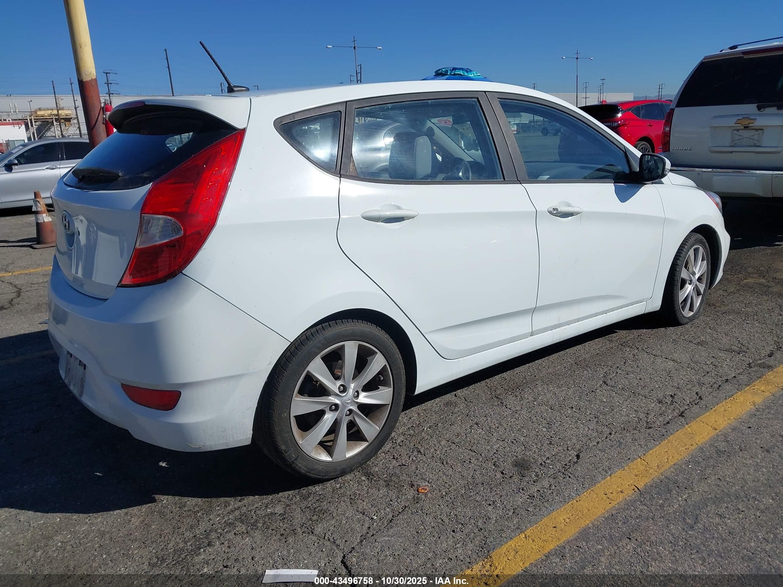 2013 Hyundai Accent Se White vin: KMHCU5AE5DU073562