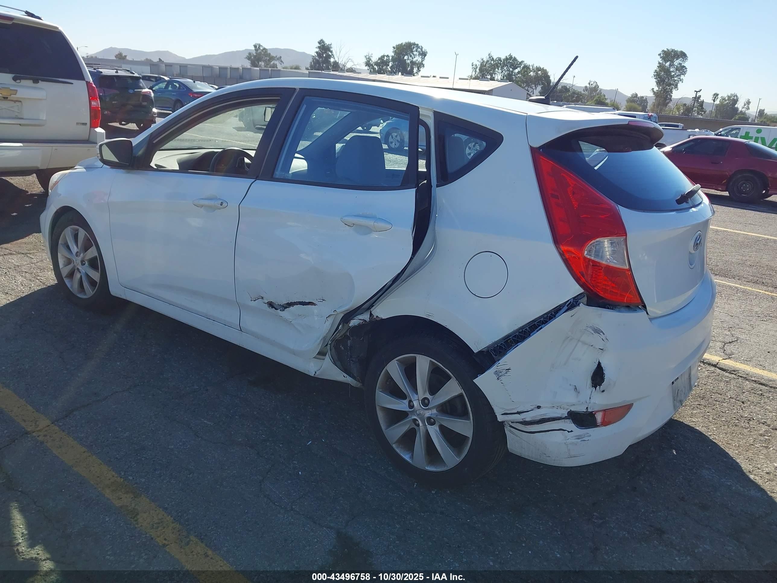 2013 Hyundai Accent Se White vin: KMHCU5AE5DU073562