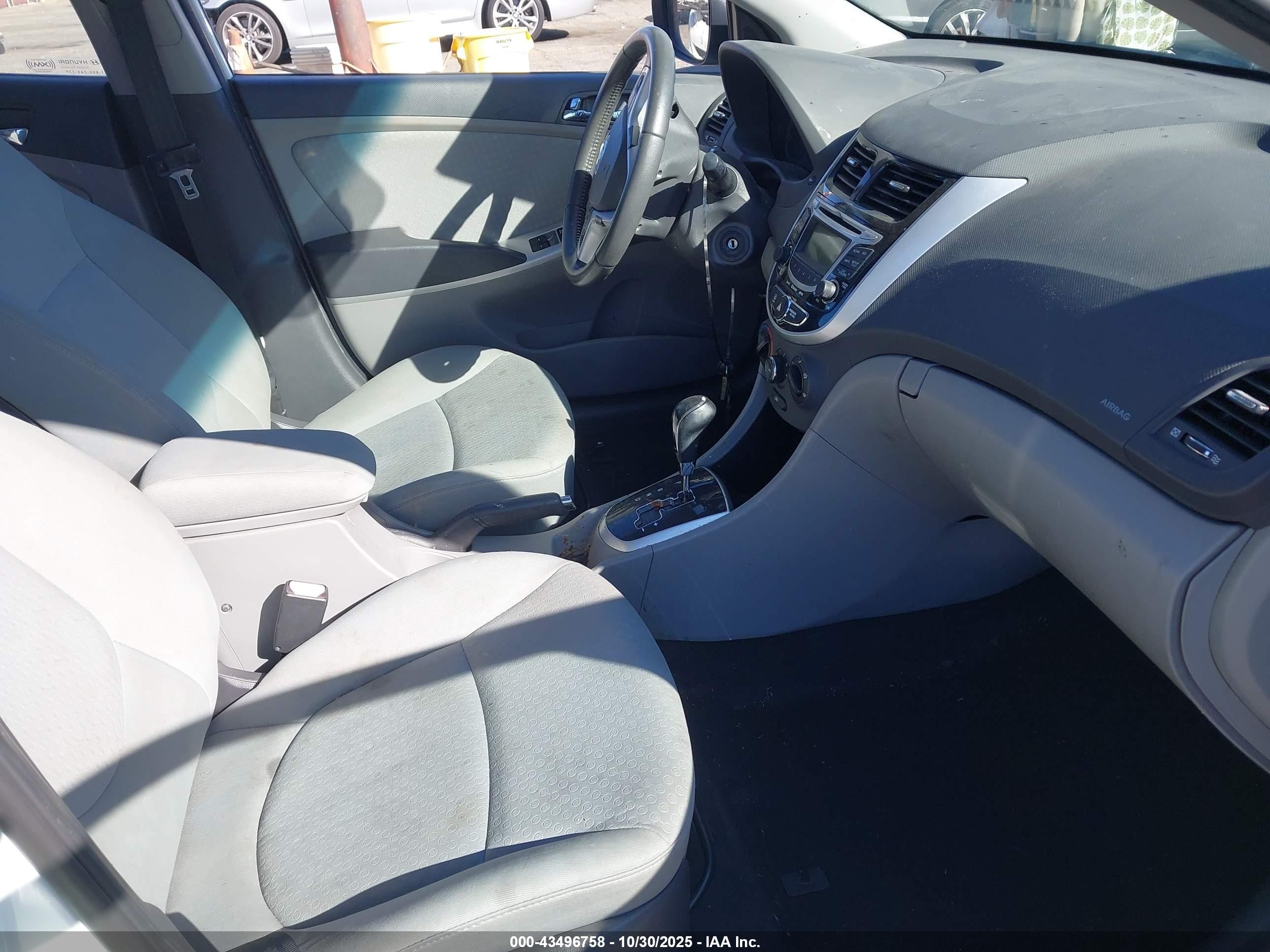 2013 Hyundai Accent Se White vin: KMHCU5AE5DU073562
