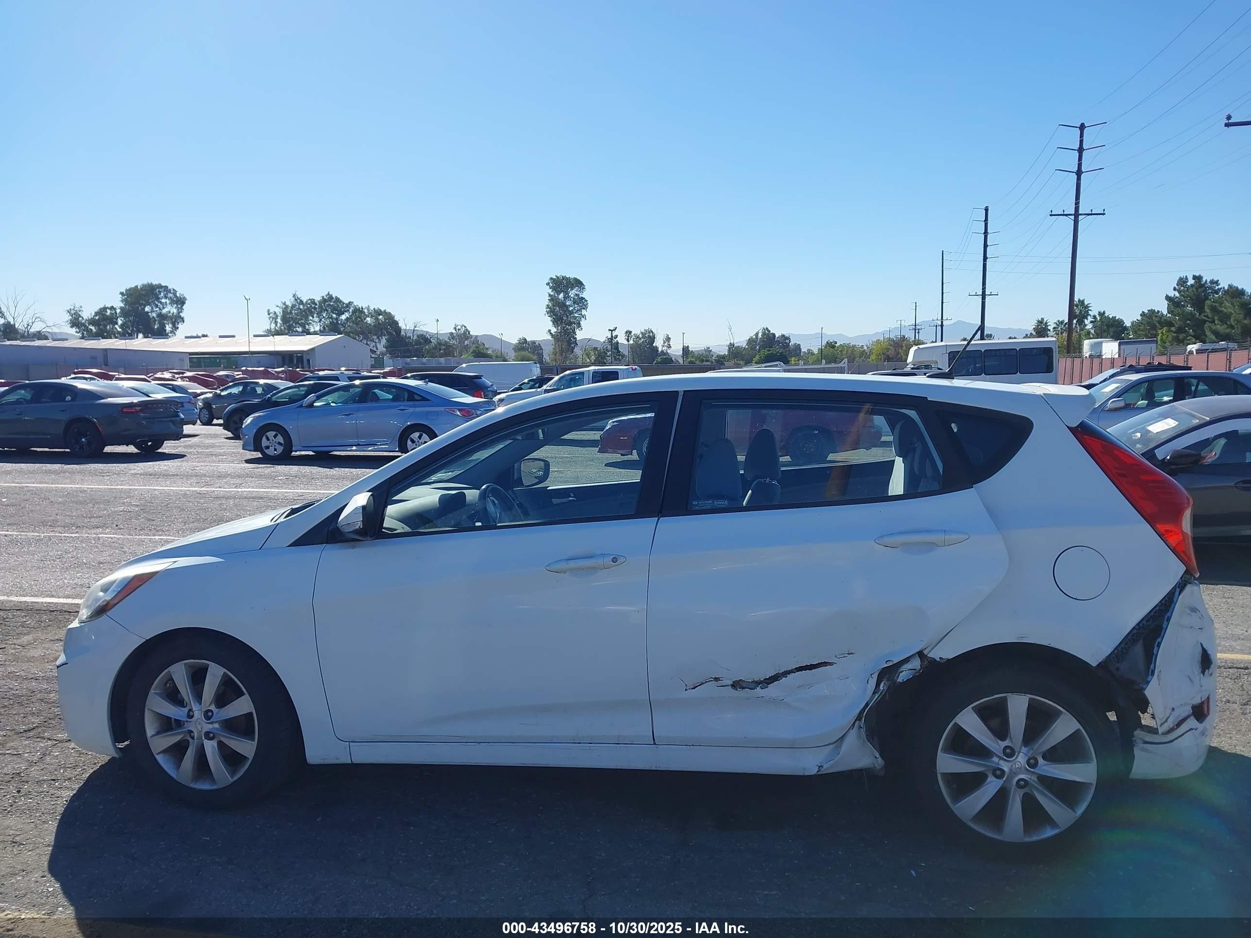 2013 Hyundai Accent Se White vin: KMHCU5AE5DU073562