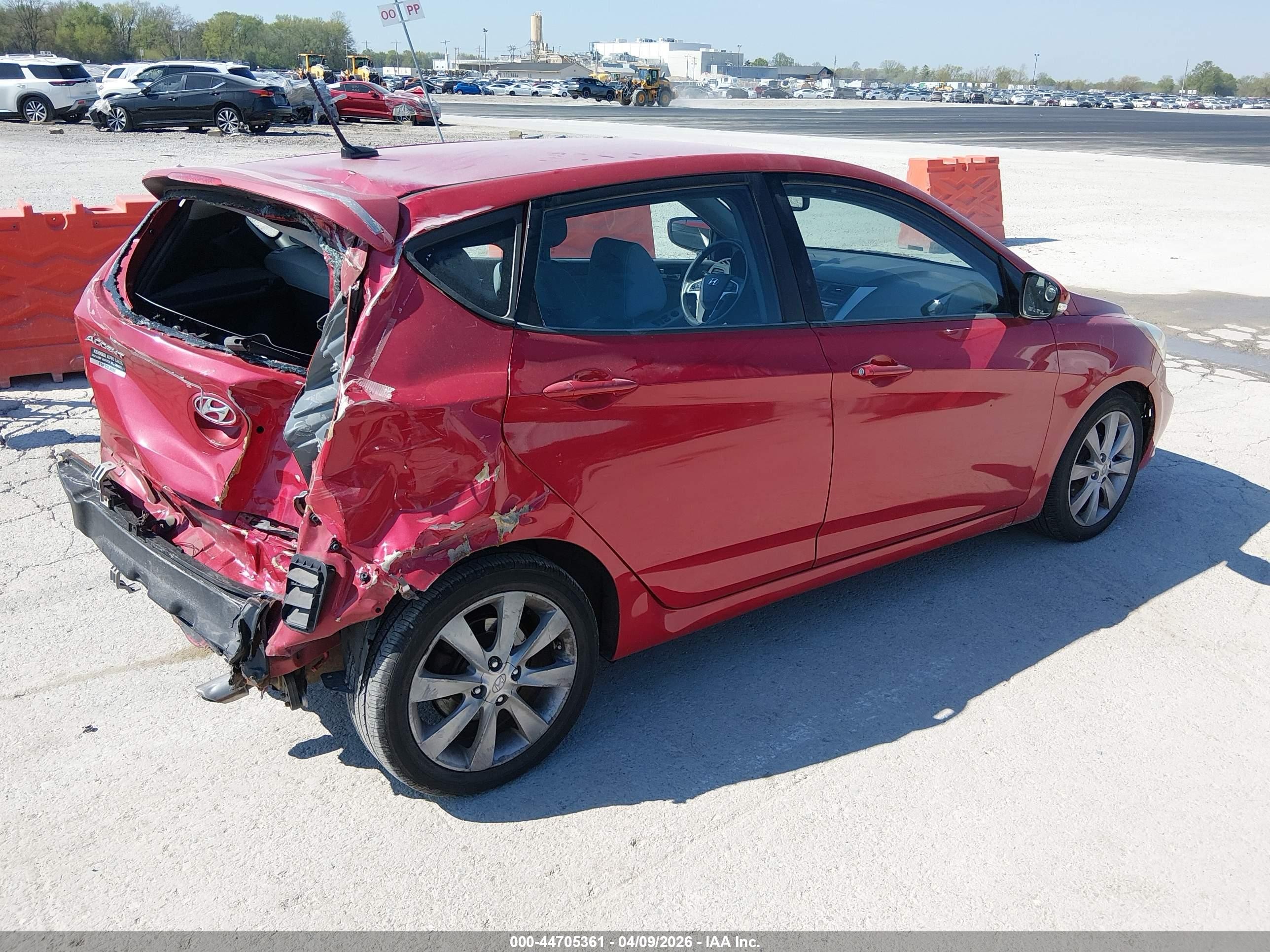 2013 Hyundai Accent Se Red vin: KMHCU5AE5DU073772