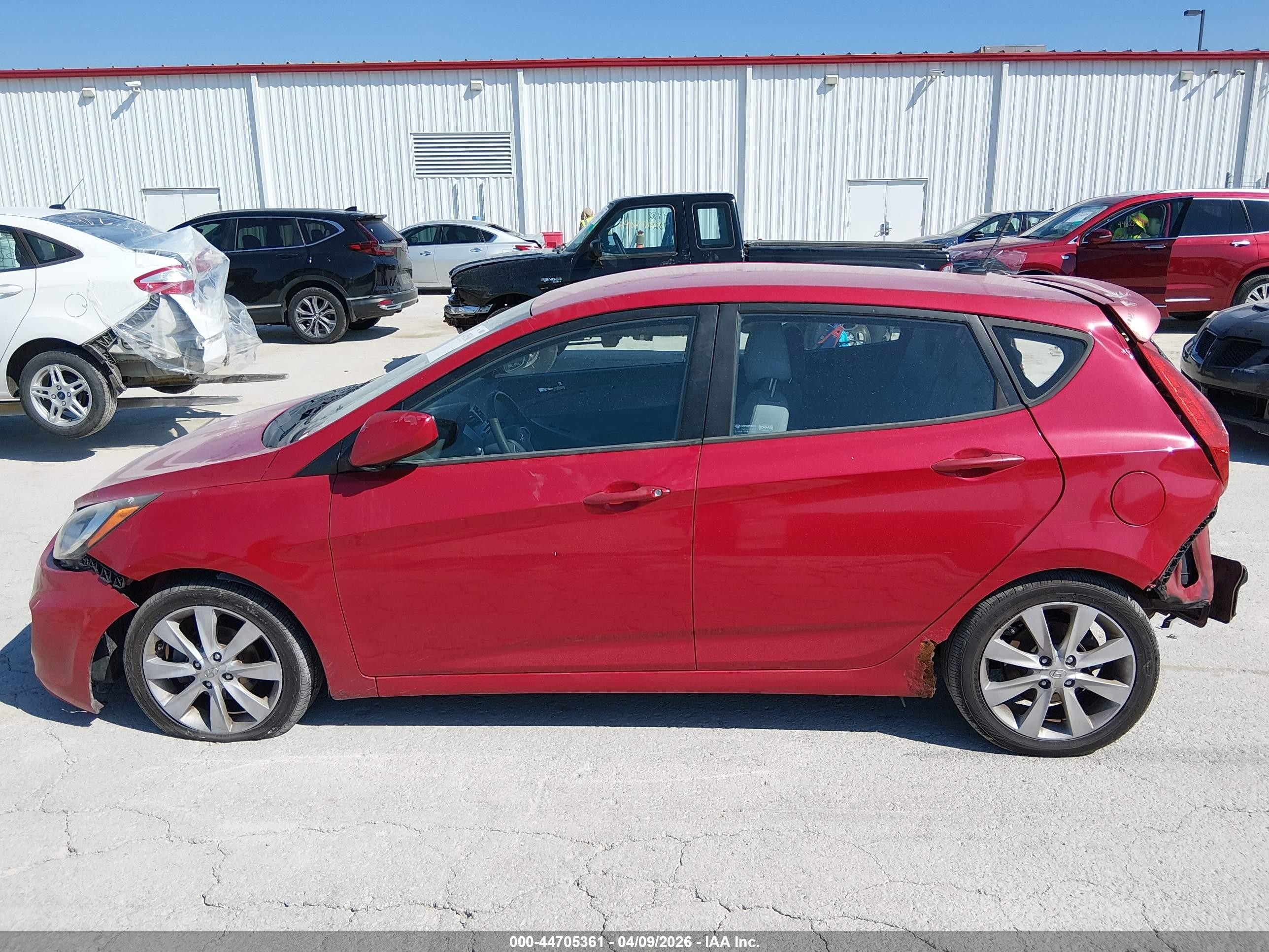 2013 Hyundai Accent Se Red vin: KMHCU5AE5DU073772
