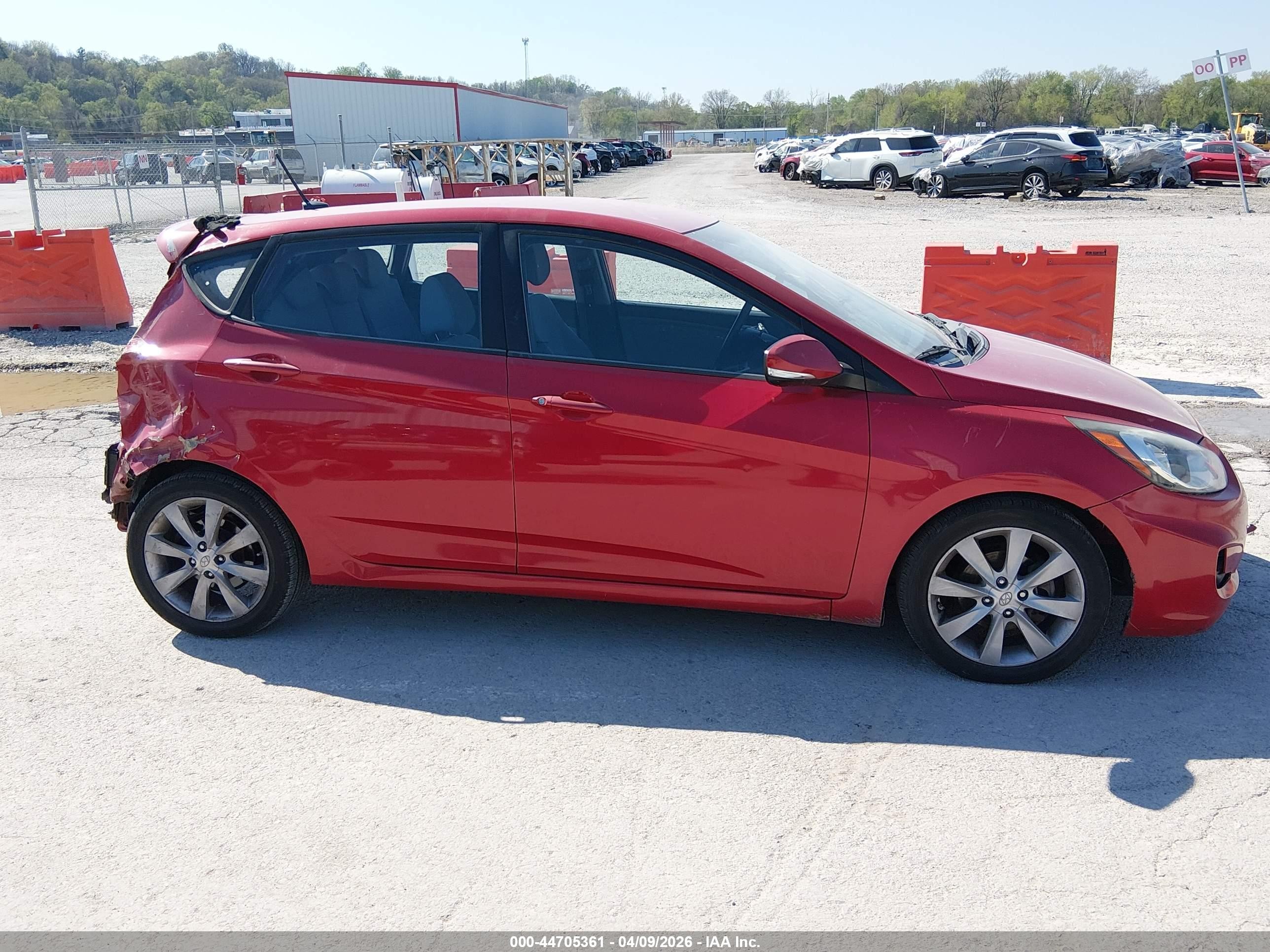 2013 Hyundai Accent Se Red vin: KMHCU5AE5DU073772