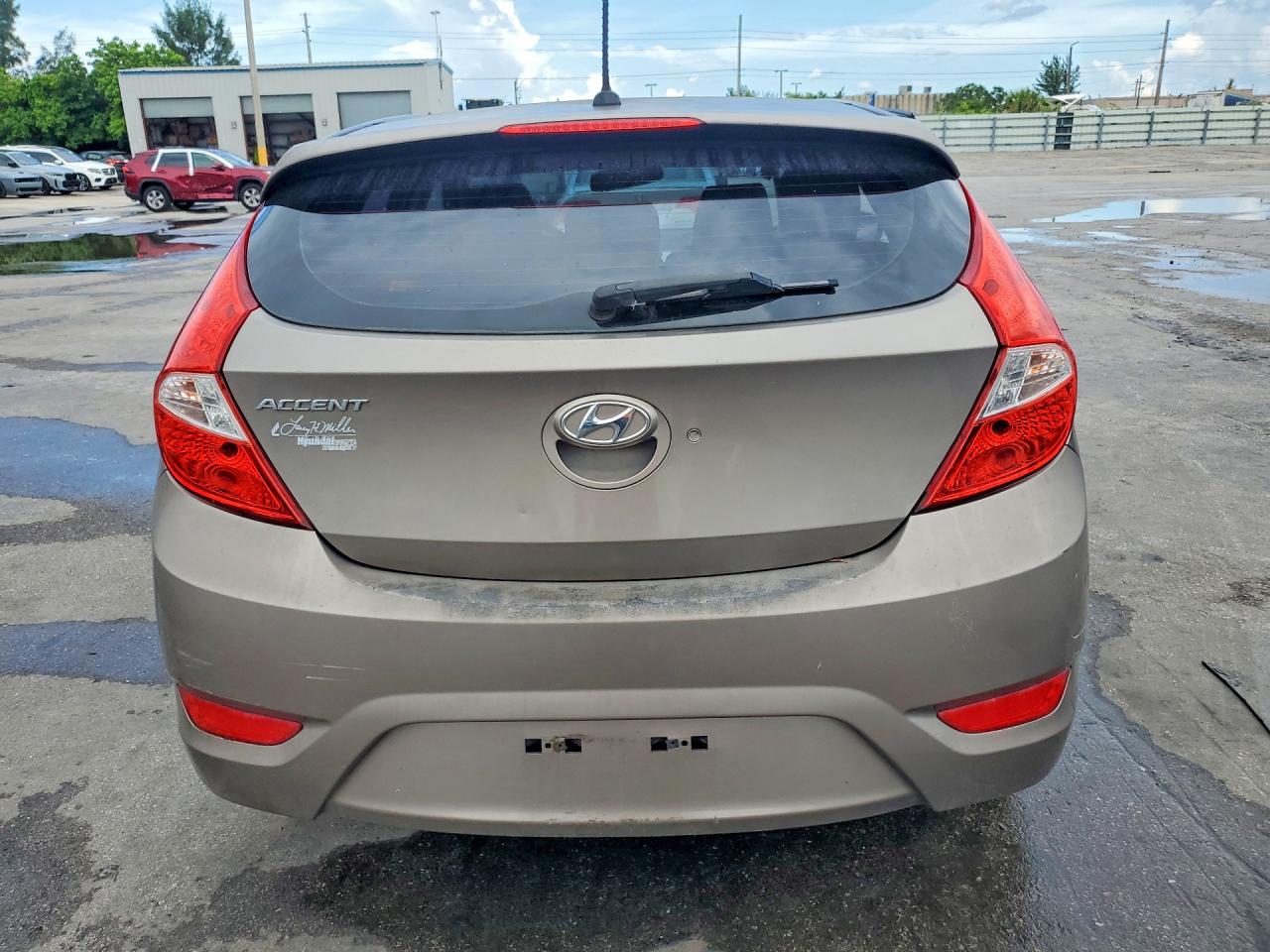 2013 Hyundai Accent Se Tan vin: KMHCU5AE5DU119195