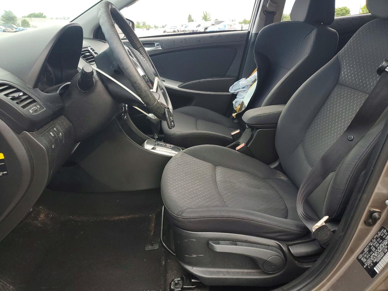 2013 Hyundai Accent Se Tan vin: KMHCU5AE5DU119195