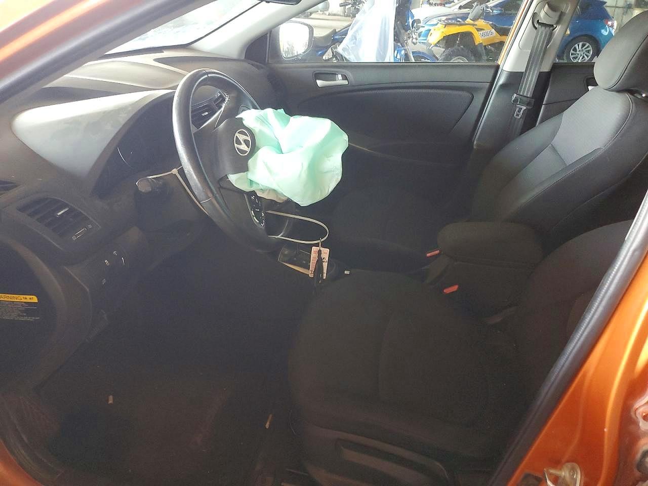 2015 Hyundai Accent Sport Orange vin: KMHCU5AE5FU217680