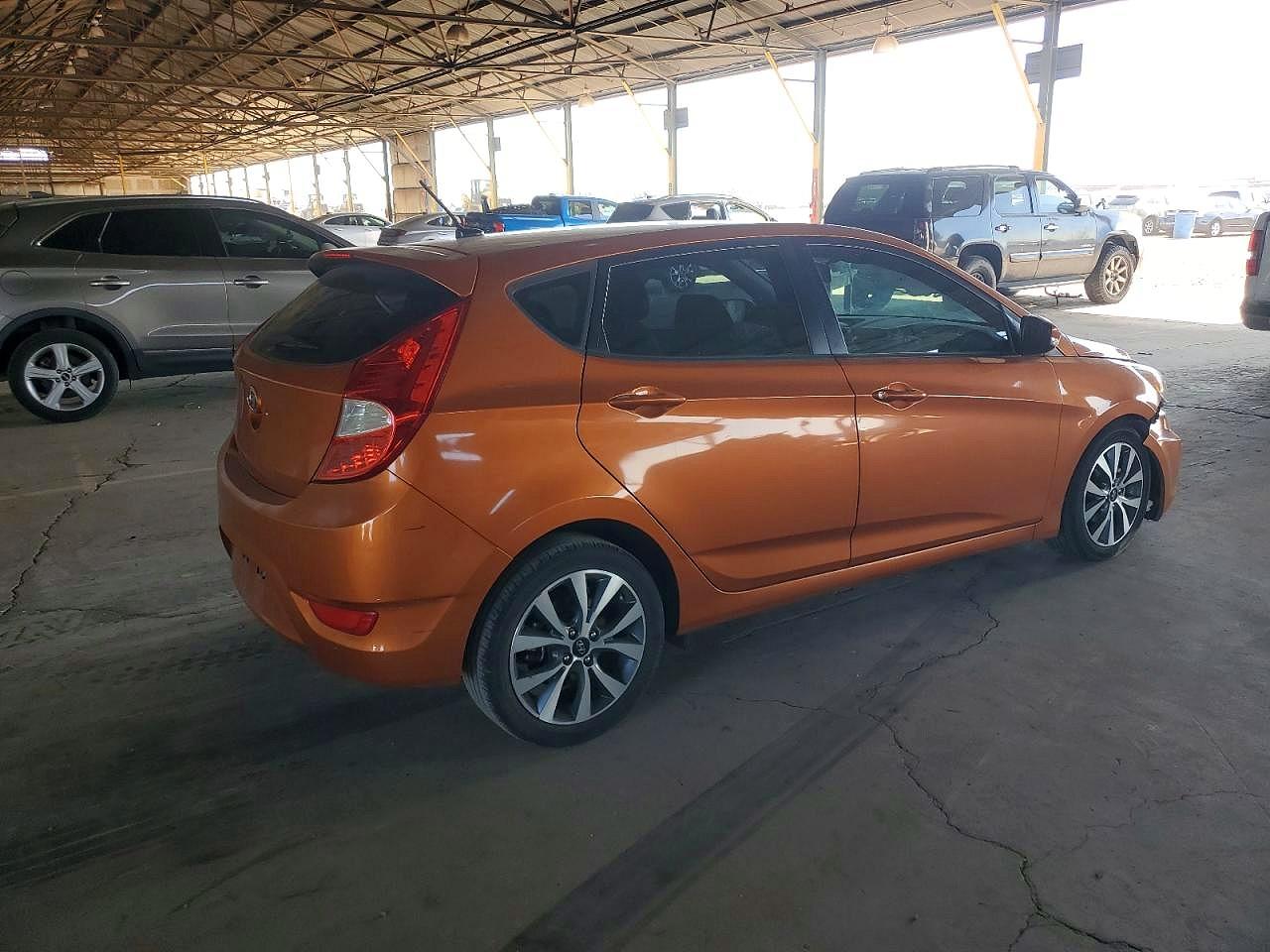 2015 Hyundai Accent Sport Orange vin: KMHCU5AE5FU217680