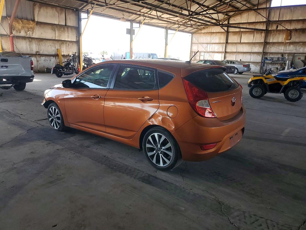 2015 Hyundai Accent Sport Orange vin: KMHCU5AE5FU217680