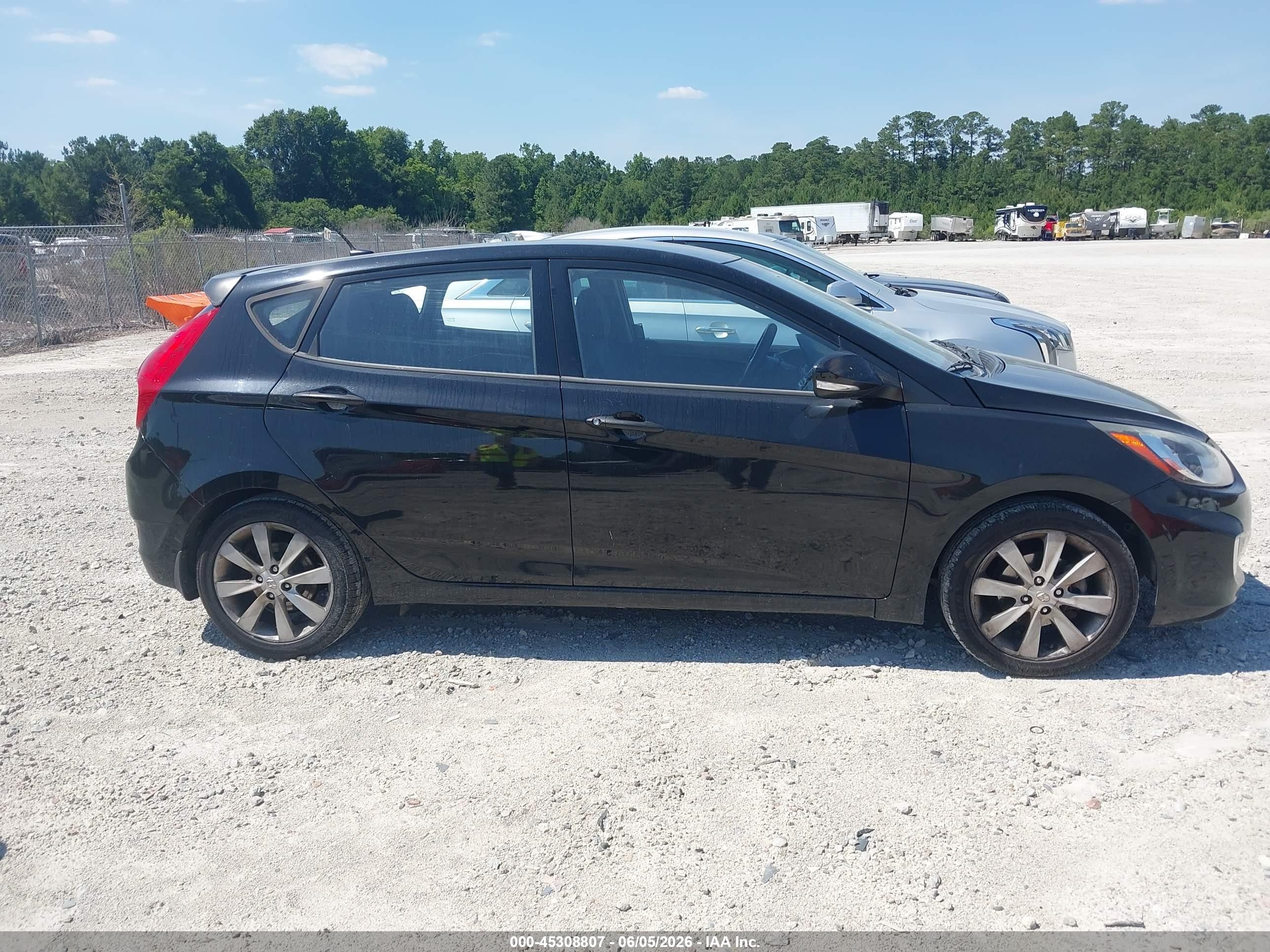 2013 Hyundai Accent Se Черный vin: KMHCU5AE6DU070587