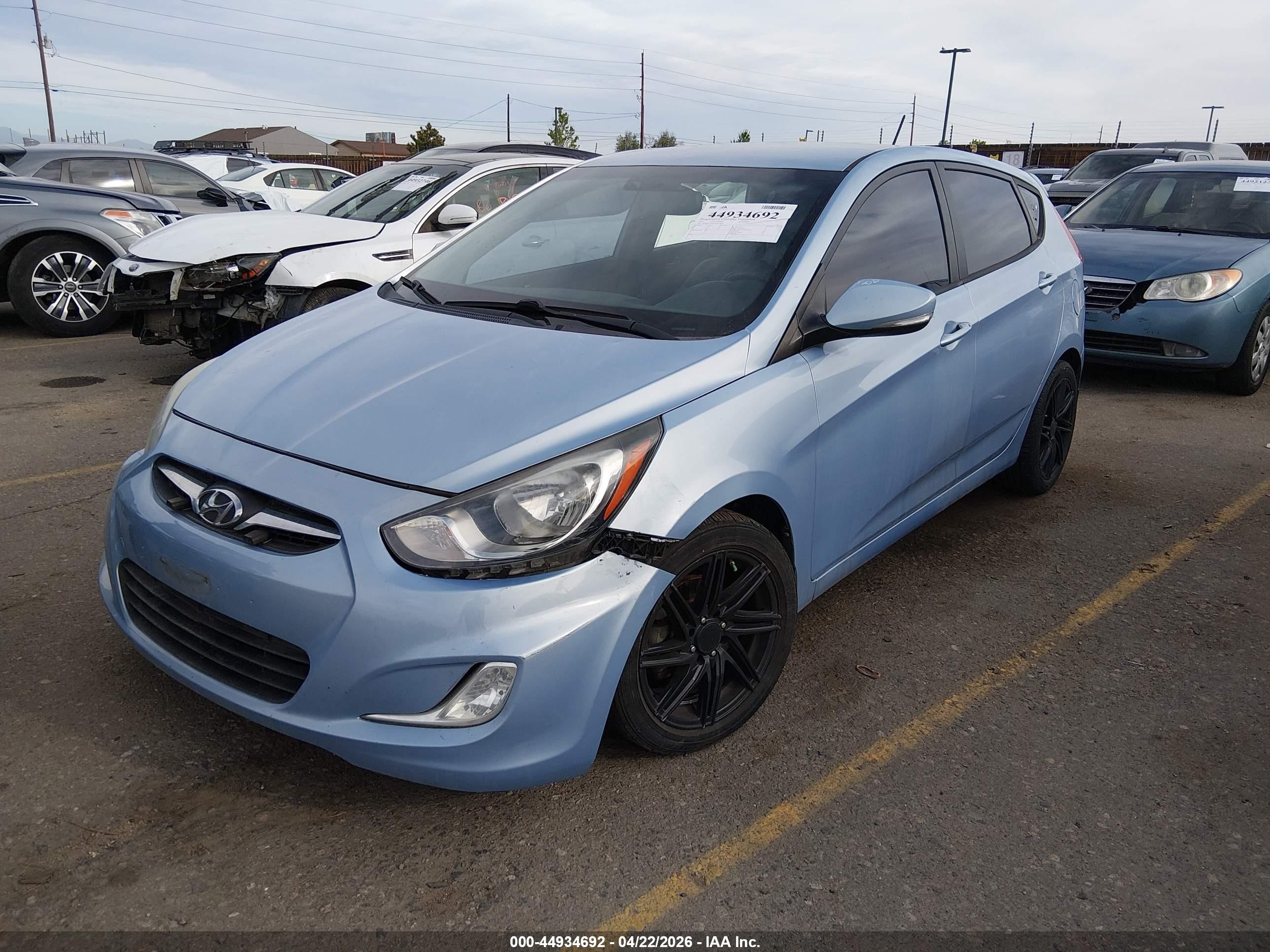 2013 Hyundai Accent Se Blue vin: KMHCU5AE6DU073652