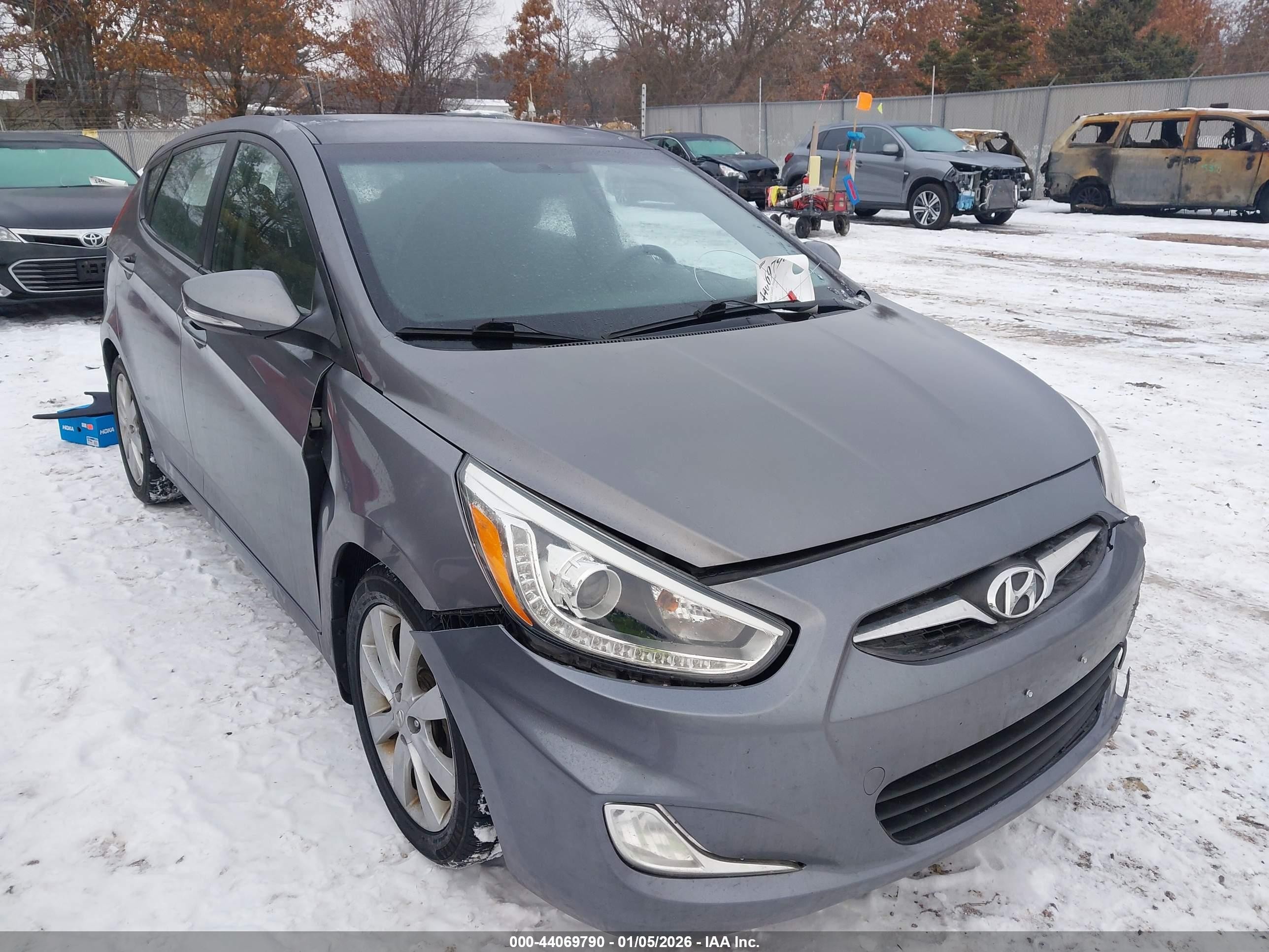 2014 Hyundai Accent Se Gray vin: KMHCU5AE6EU196028
