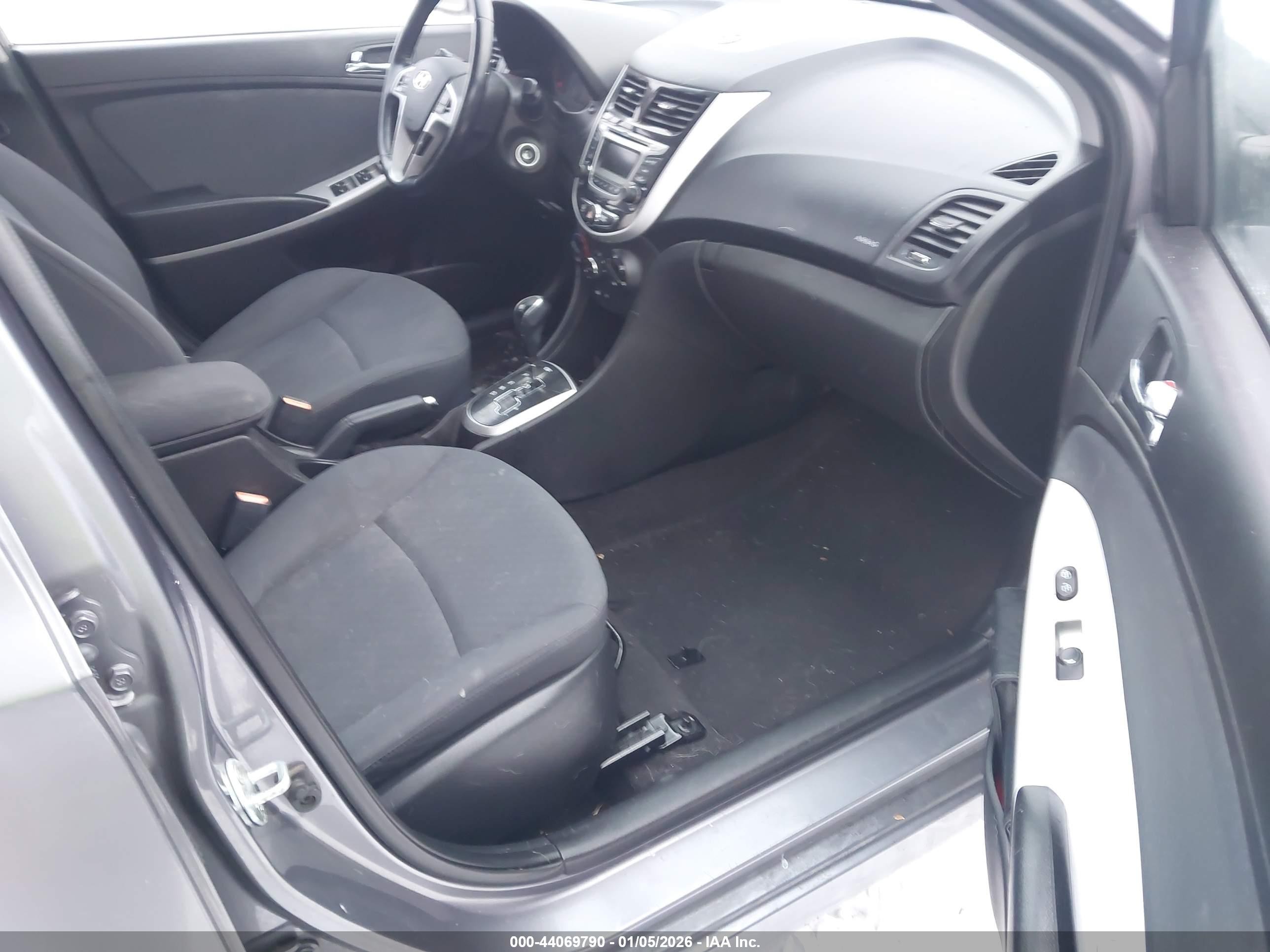 2014 Hyundai Accent Se Gray vin: KMHCU5AE6EU196028