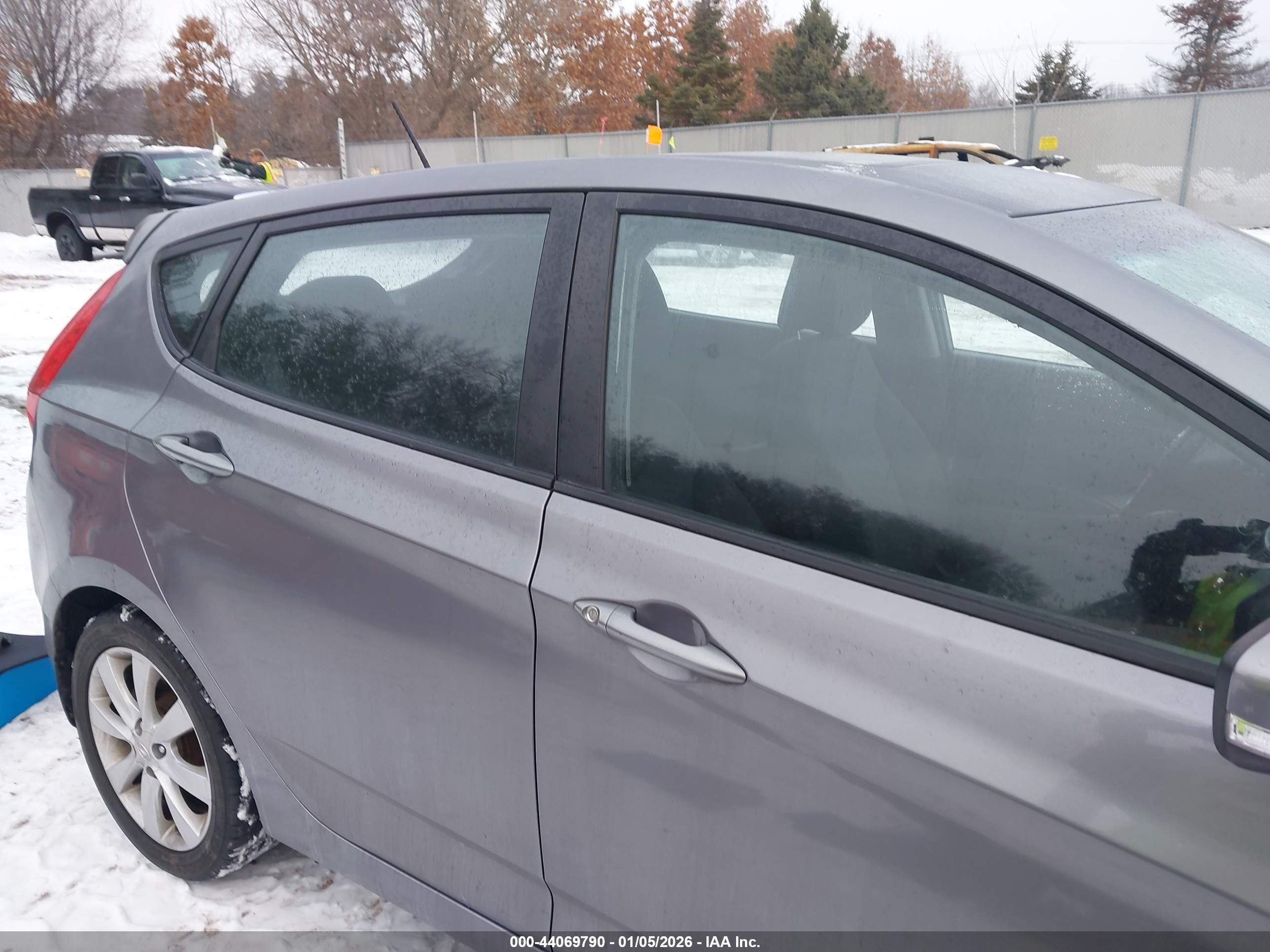 2014 Hyundai Accent Se Gray vin: KMHCU5AE6EU196028