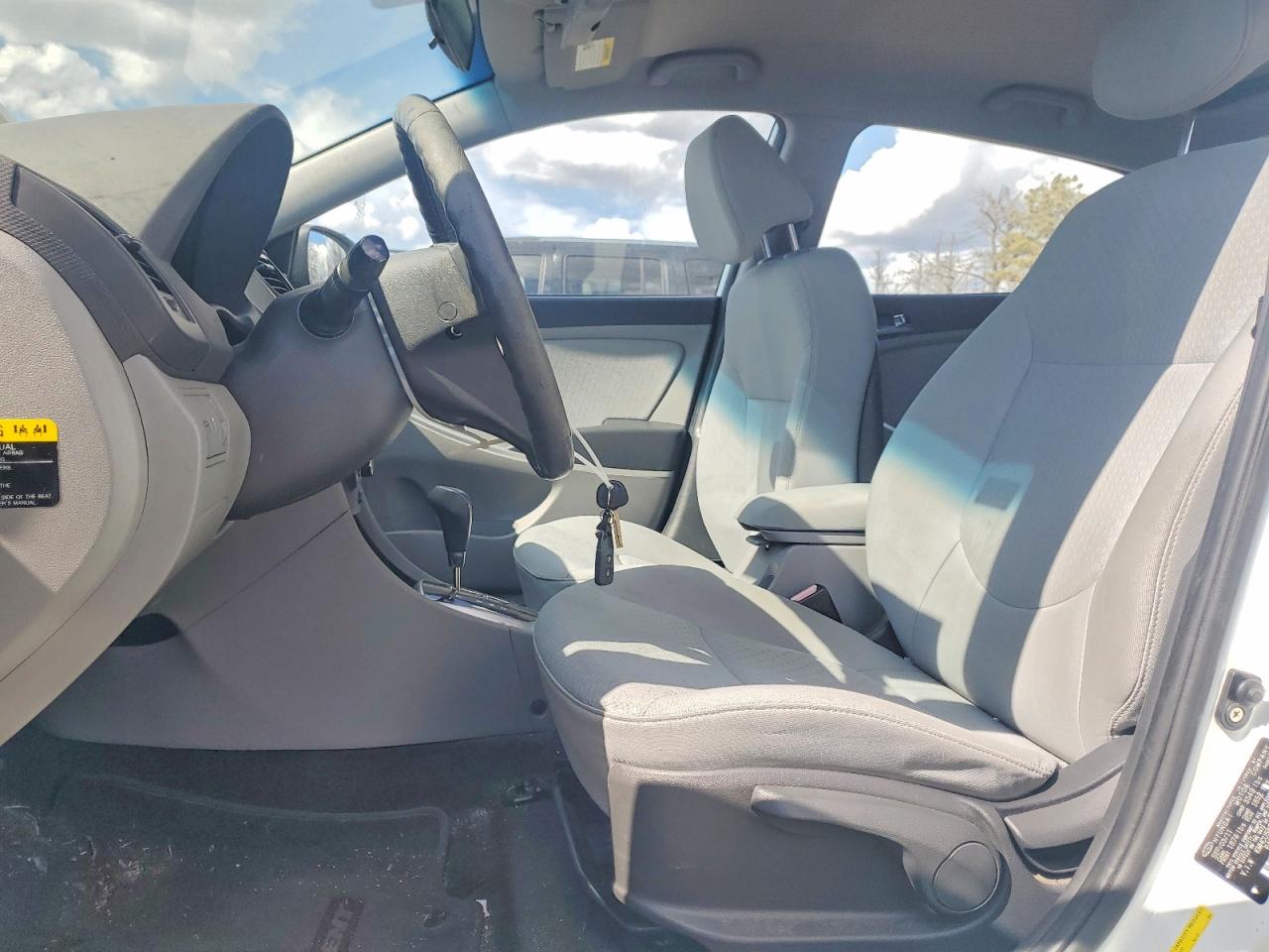 2012 Hyundai Accent Se White vin: KMHCU5AE7CU020506