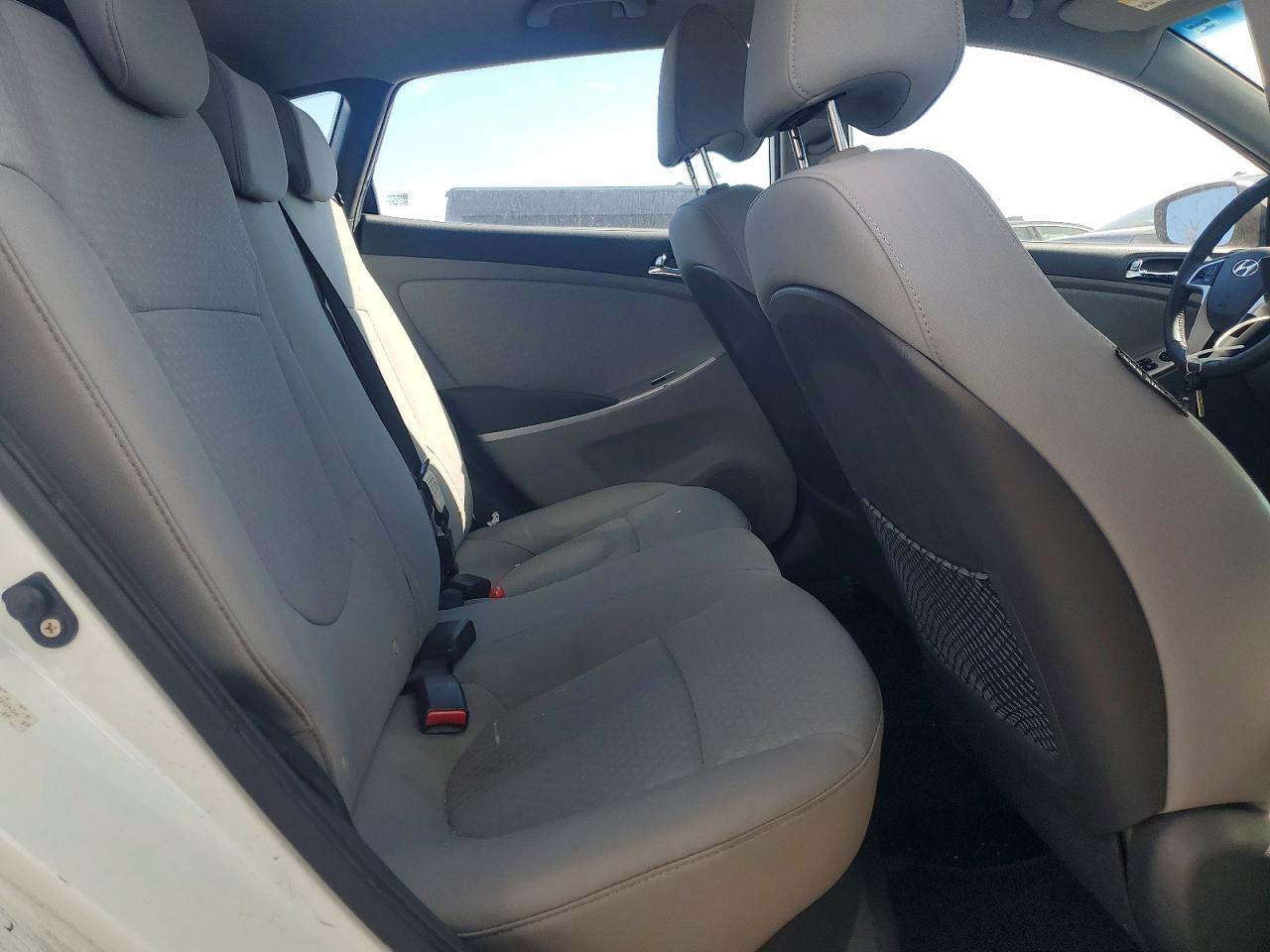 2012 Hyundai Accent Se White vin: KMHCU5AE7CU020506