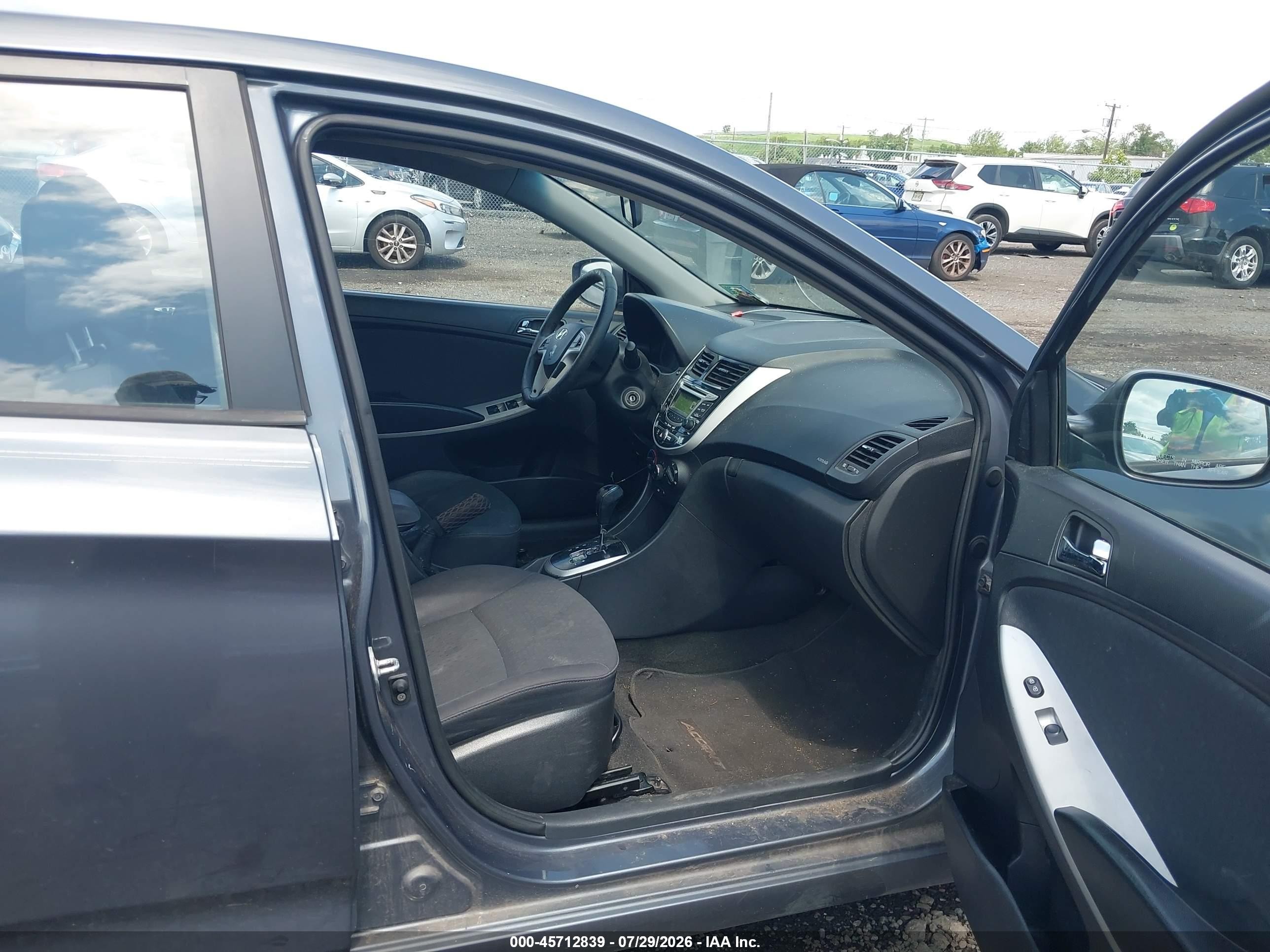 2012 Hyundai Accent Se Серый vin: KMHCU5AE7CU052842