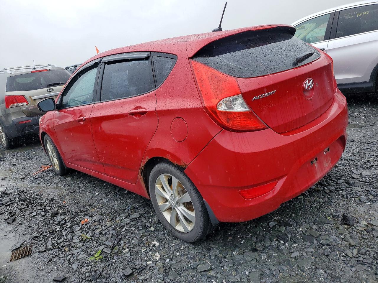 2012 Hyundai Accent Se Red vin: KMHCU5AE7CU053361