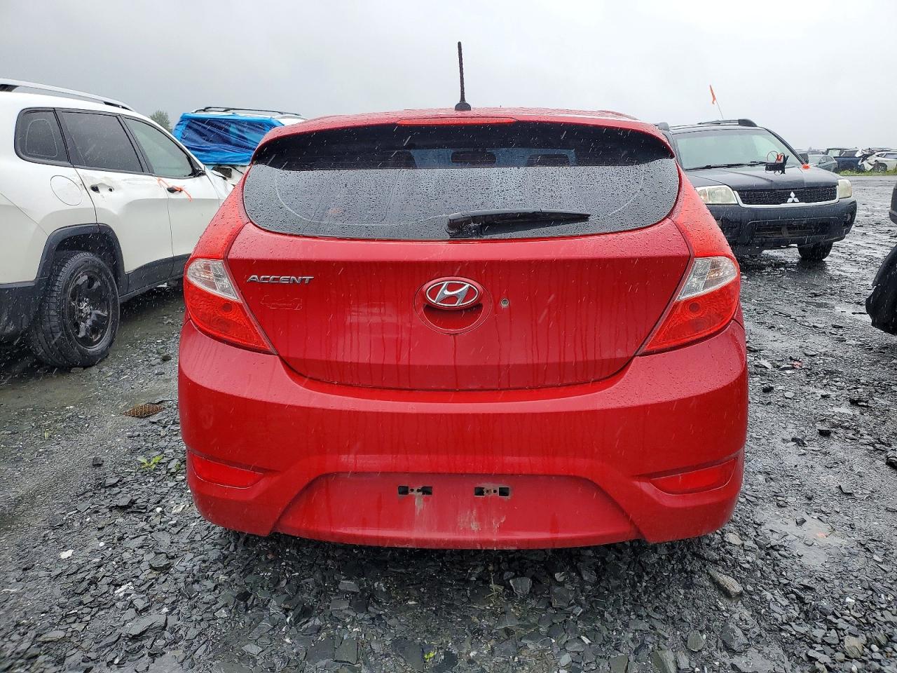 2012 Hyundai Accent Se Red vin: KMHCU5AE7CU053361