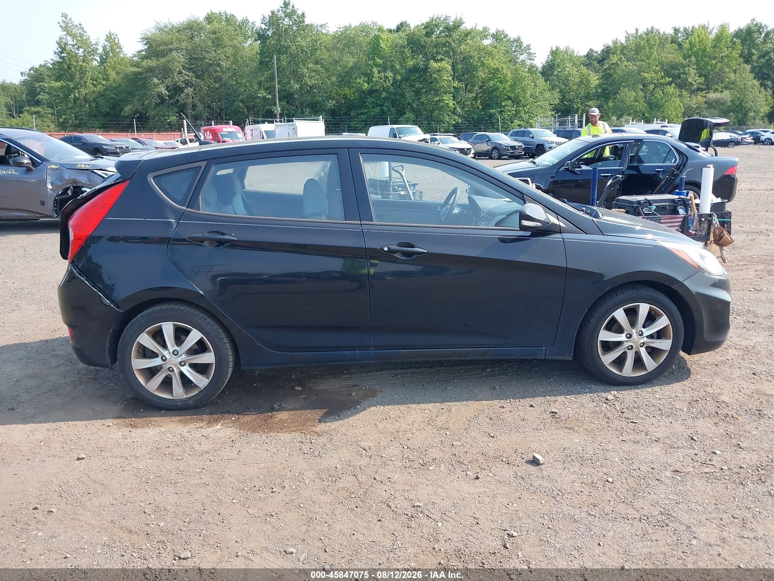 2013 Hyundai Accent Se Черный vin: KMHCU5AE7DU119845