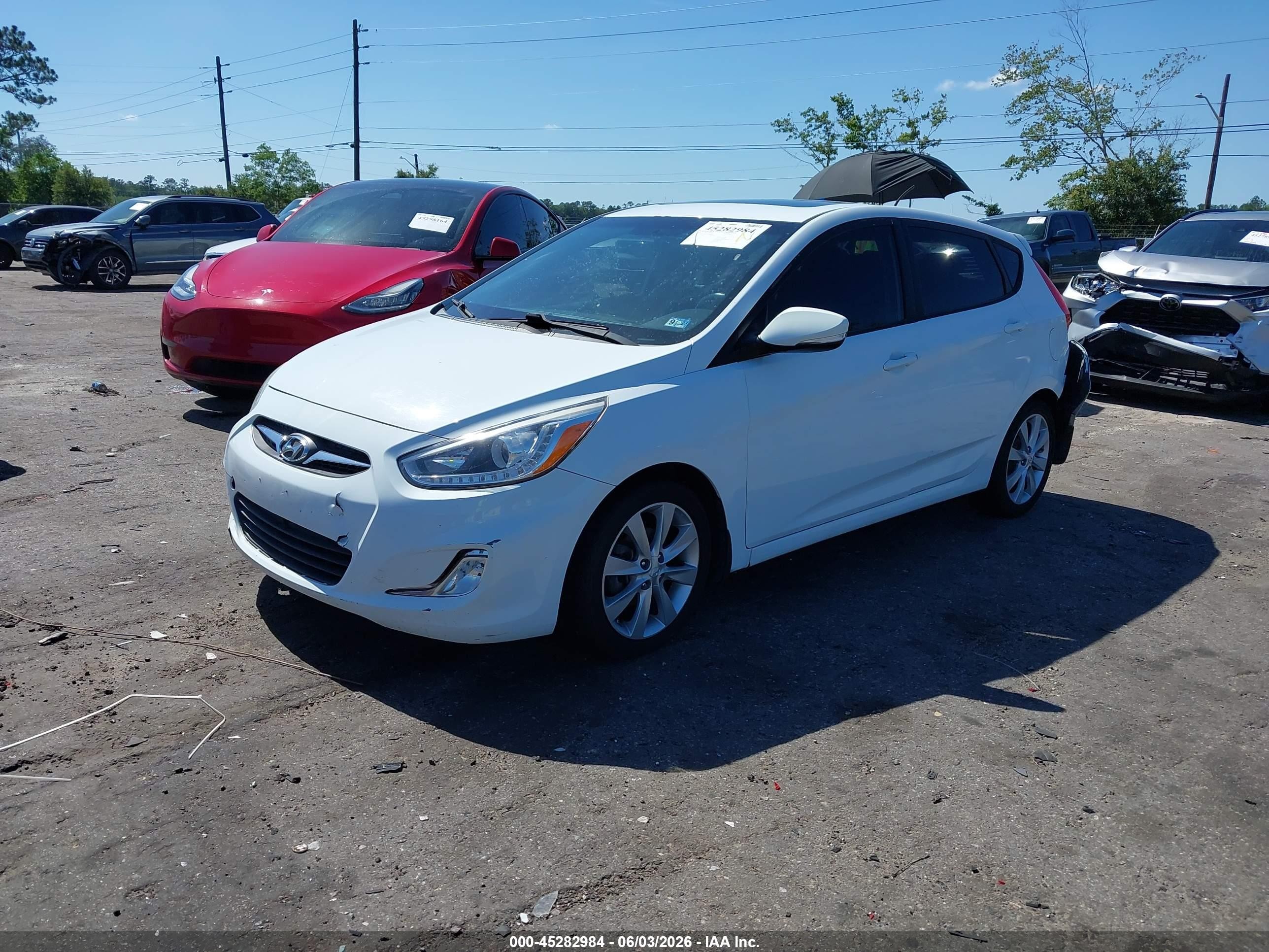 2014 Hyundai Accent Se White vin: KMHCU5AE7EU168206
