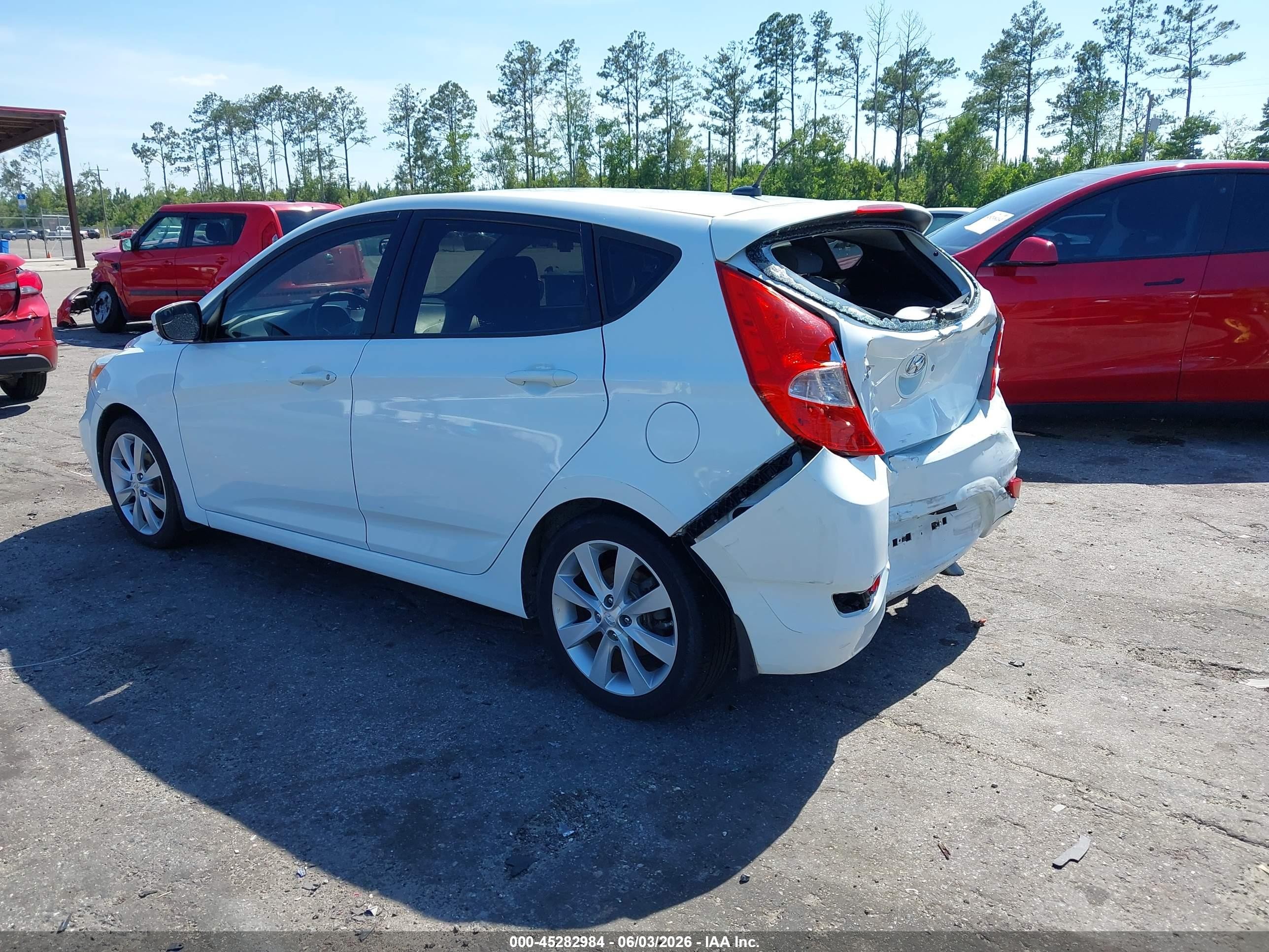 2014 Hyundai Accent Se White vin: KMHCU5AE7EU168206