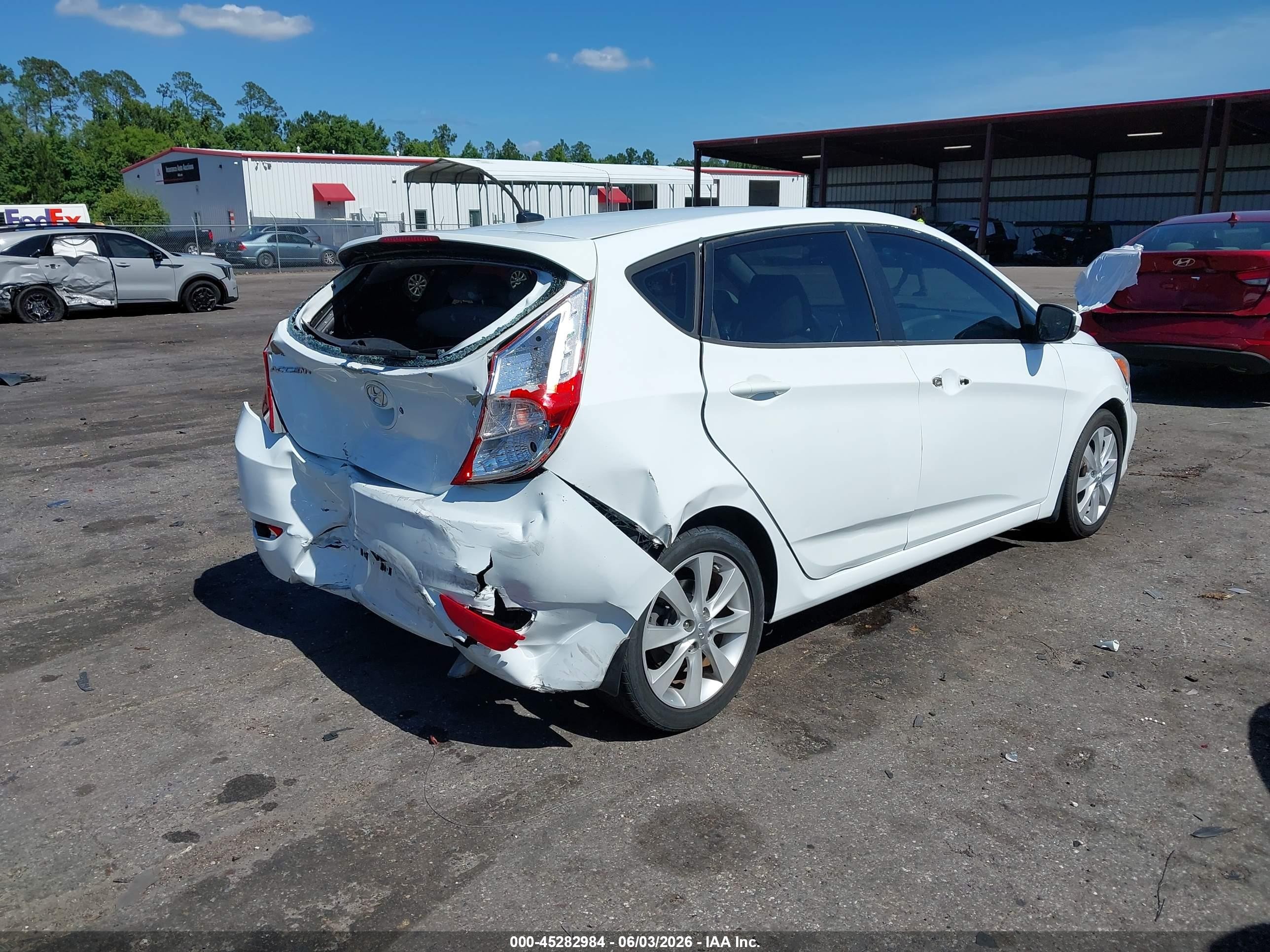 2014 Hyundai Accent Se White vin: KMHCU5AE7EU168206