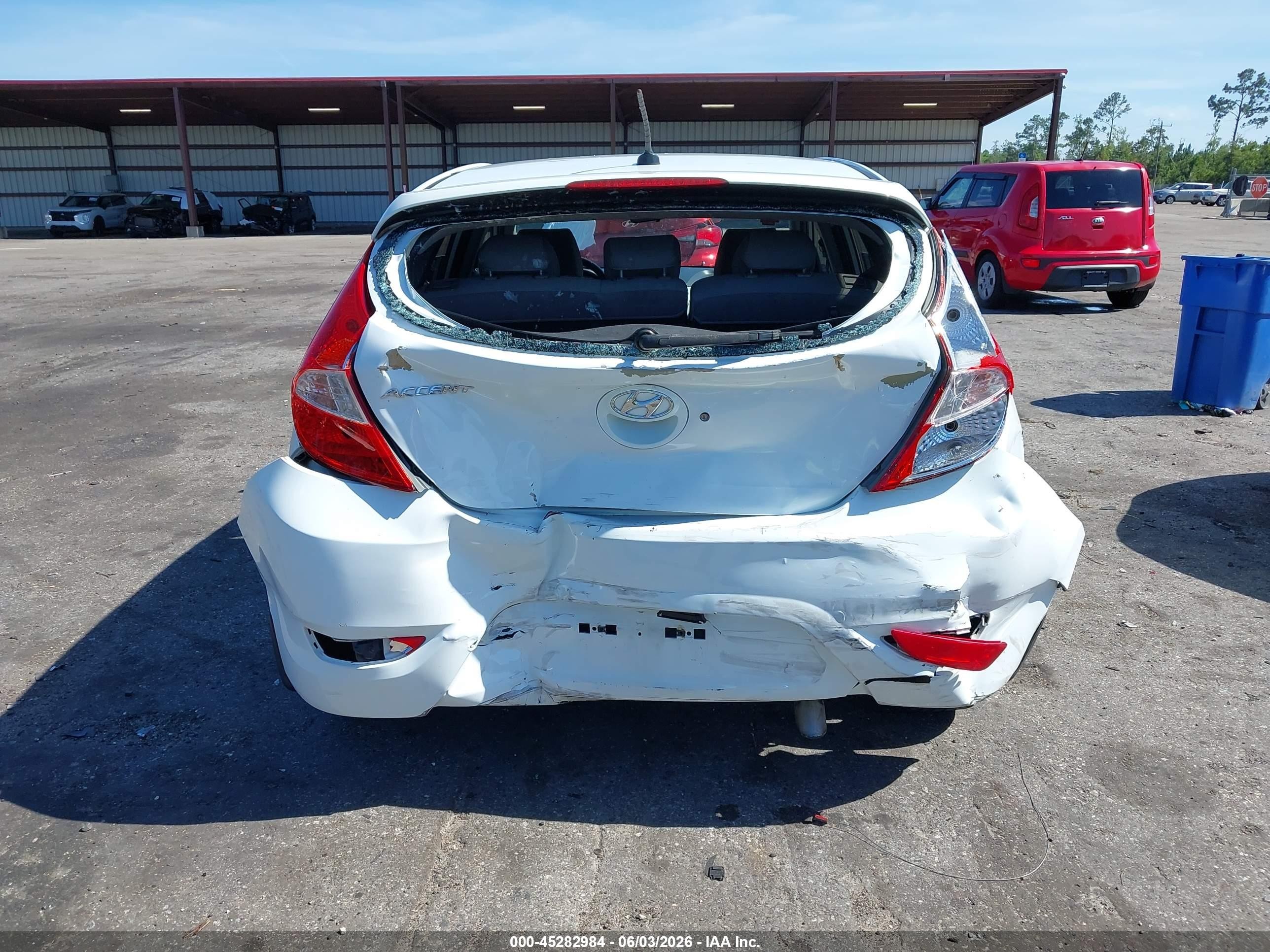 2014 Hyundai Accent Se White vin: KMHCU5AE7EU168206