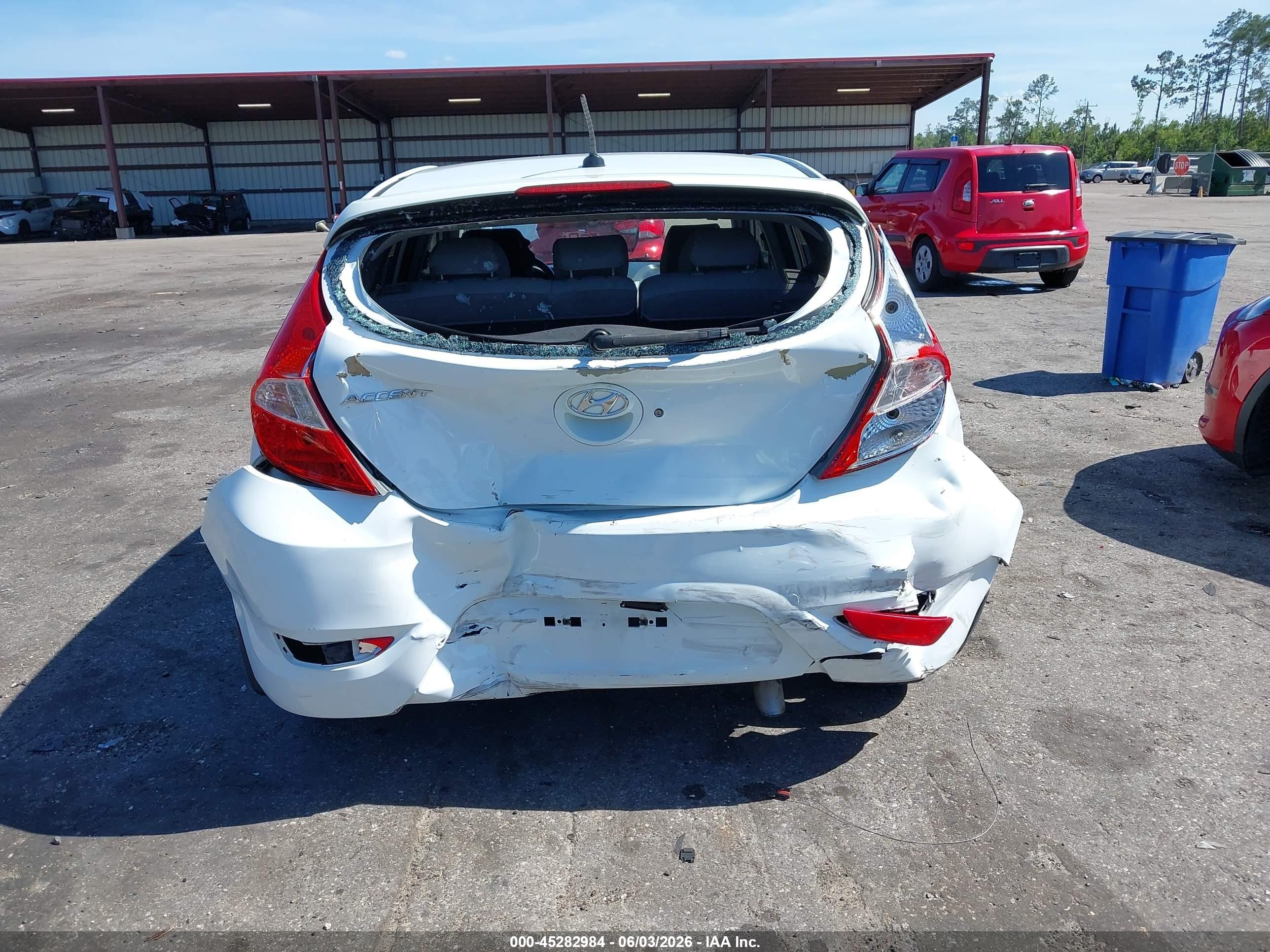 2014 Hyundai Accent Se White vin: KMHCU5AE7EU168206