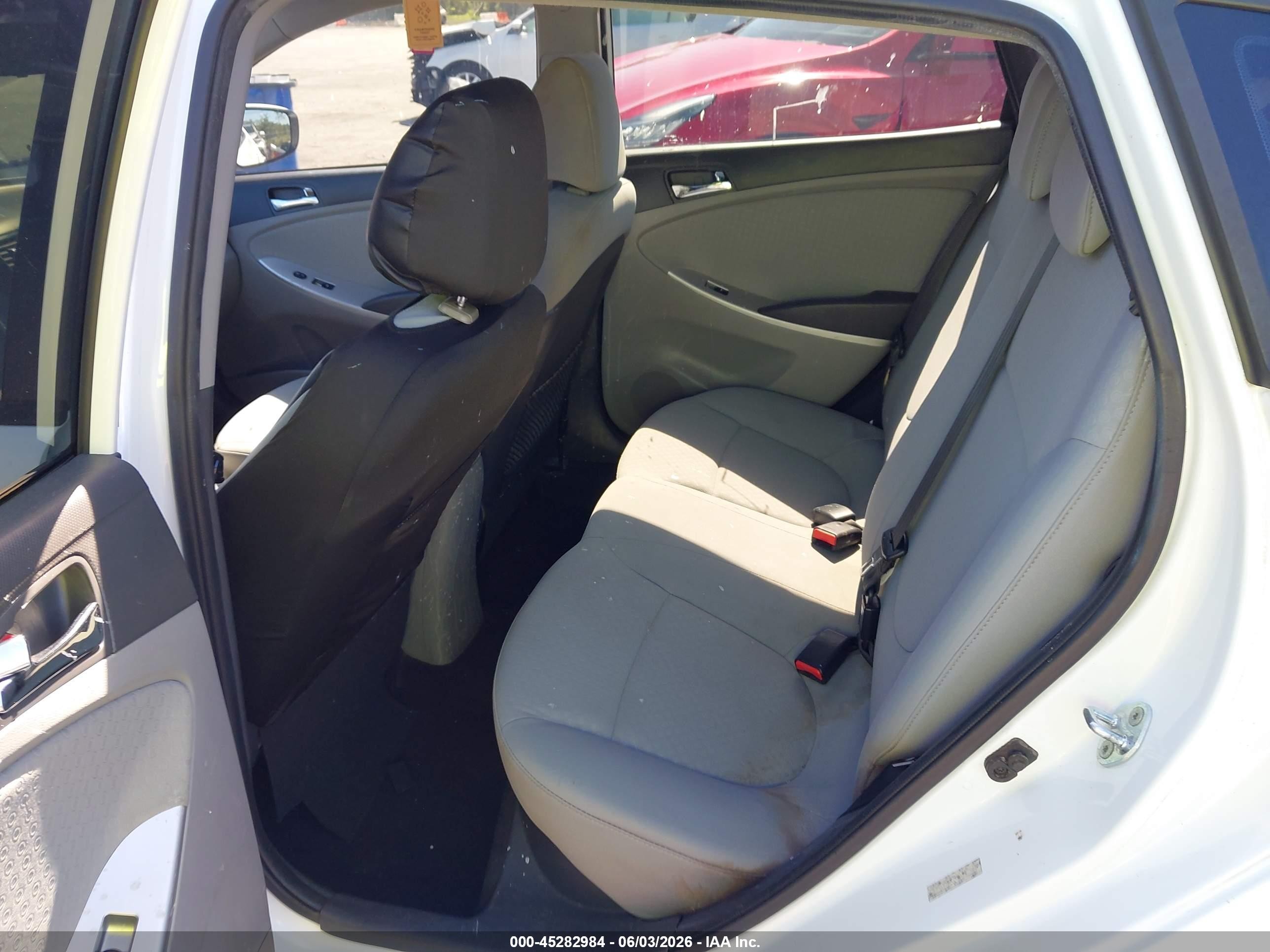2014 Hyundai Accent Se White vin: KMHCU5AE7EU168206