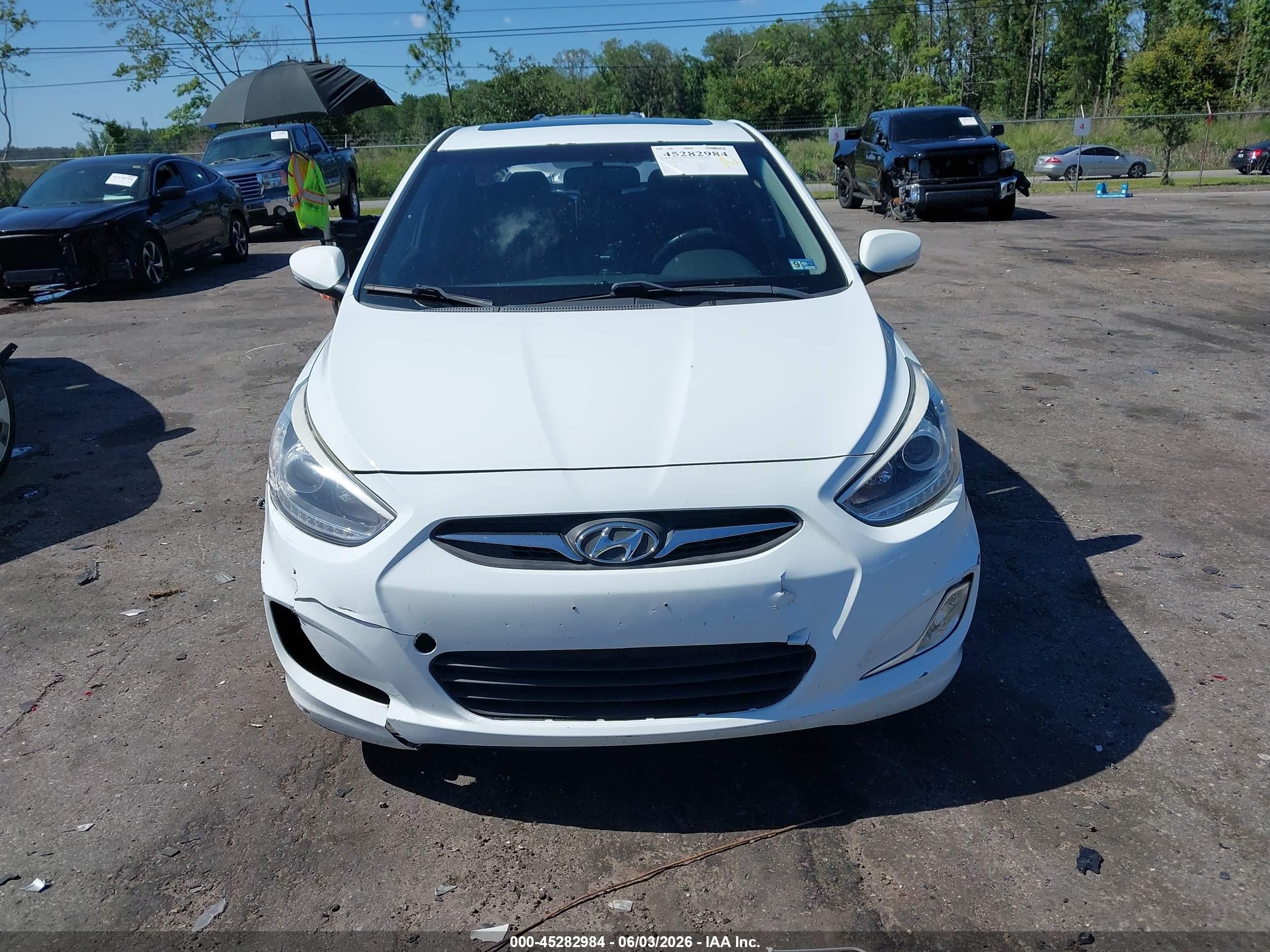 2014 Hyundai Accent Se White vin: KMHCU5AE7EU168206