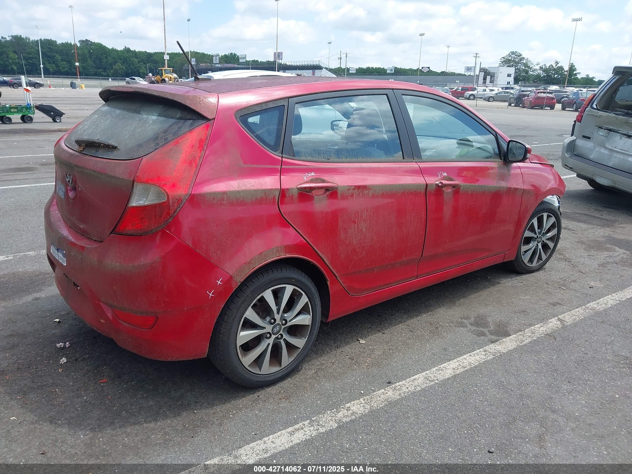 2015 Hyundai Accent Sport Red vin: KMHCU5AE8FU229578