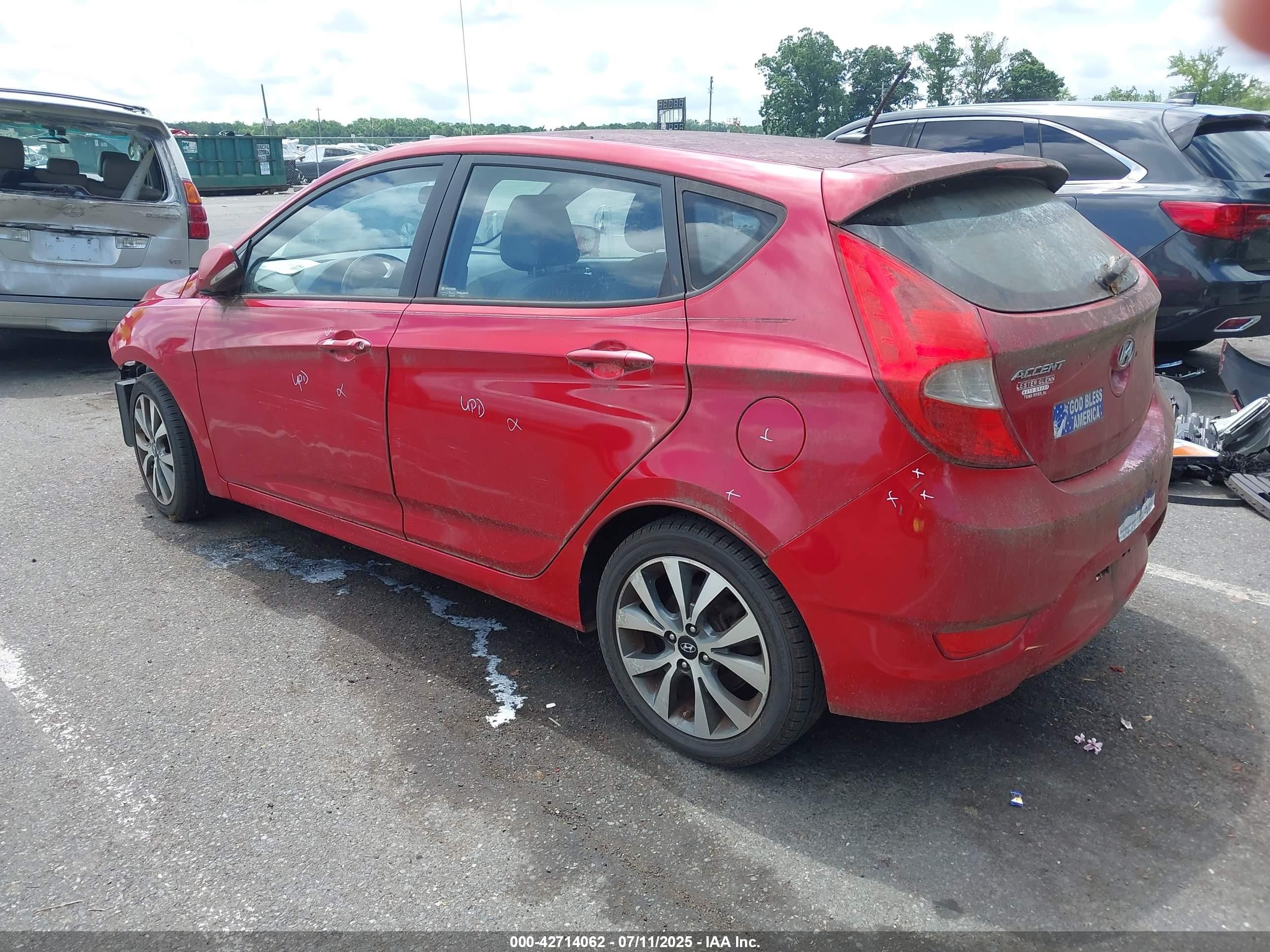 2015 Hyundai Accent Sport Red vin: KMHCU5AE8FU229578