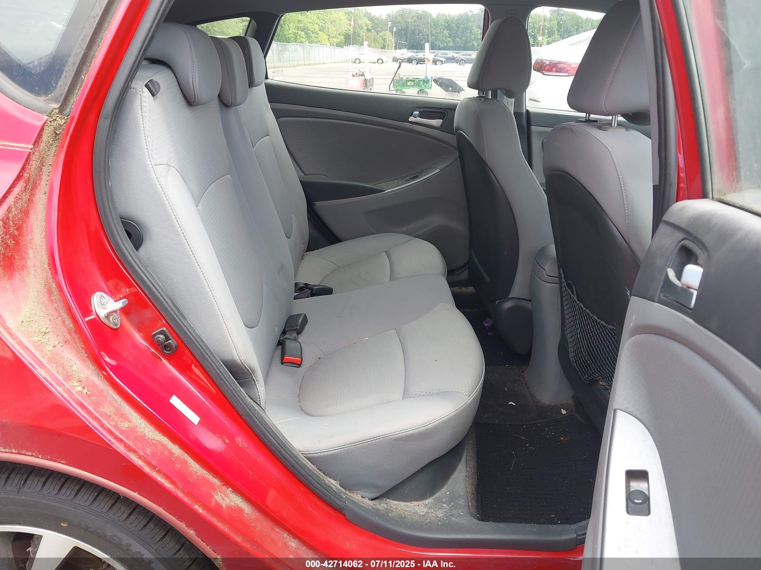 2015 Hyundai Accent Sport Red vin: KMHCU5AE8FU229578