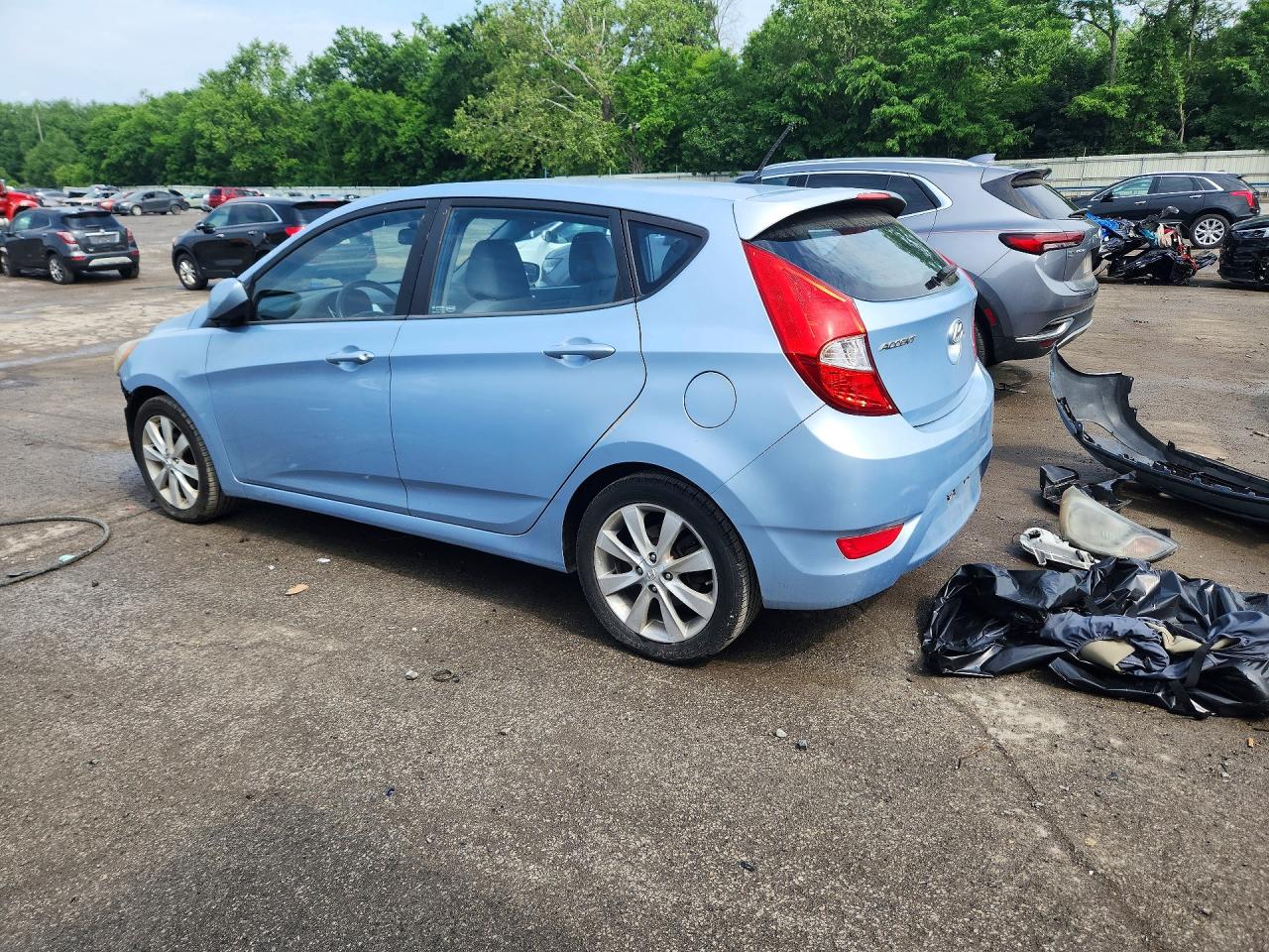 2012 Hyundai Accent Se Blue vin: KMHCU5AE9CU020037