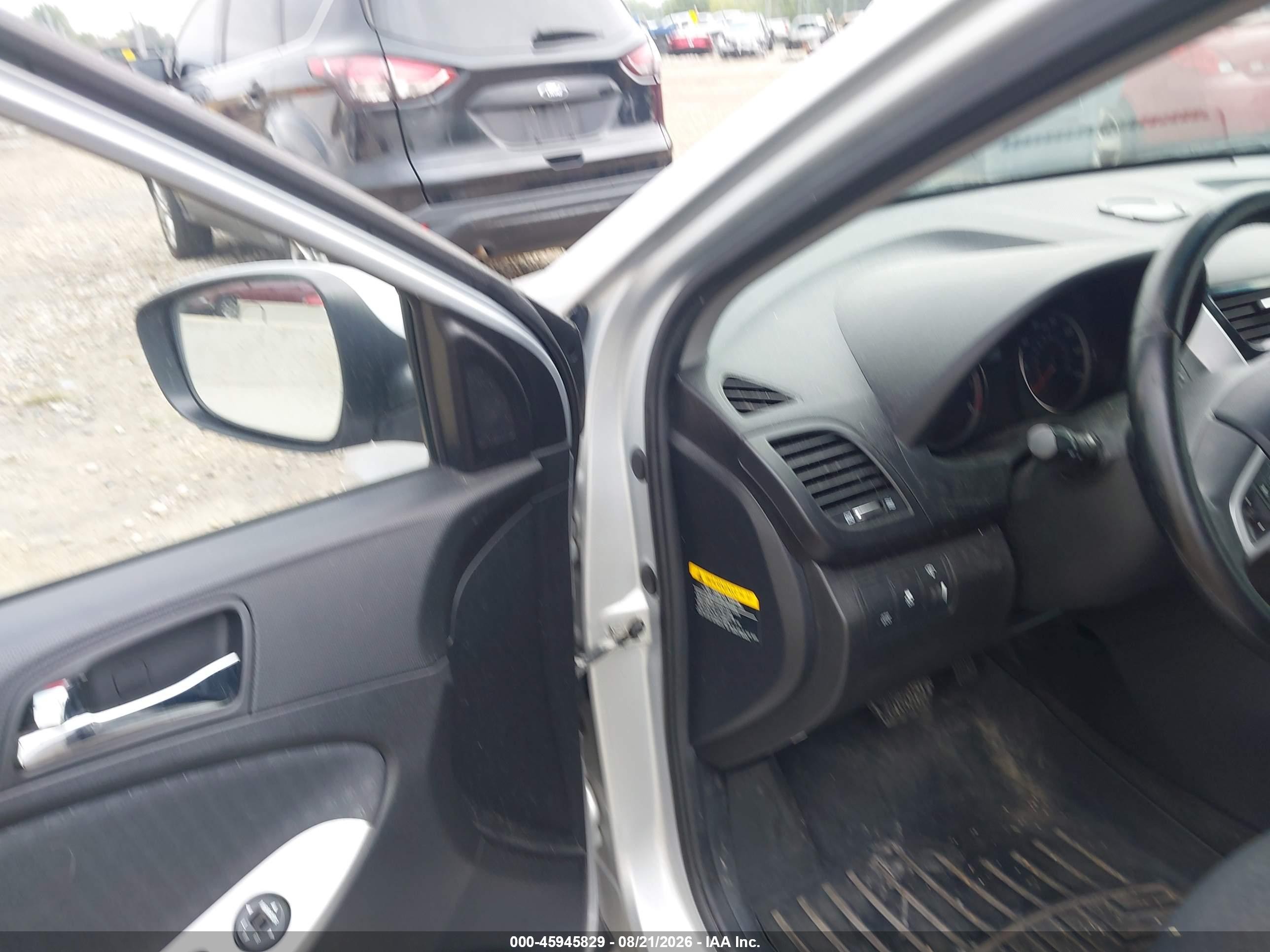 2012 Hyundai Accent Se Silver vin: KMHCU5AE9CU029708