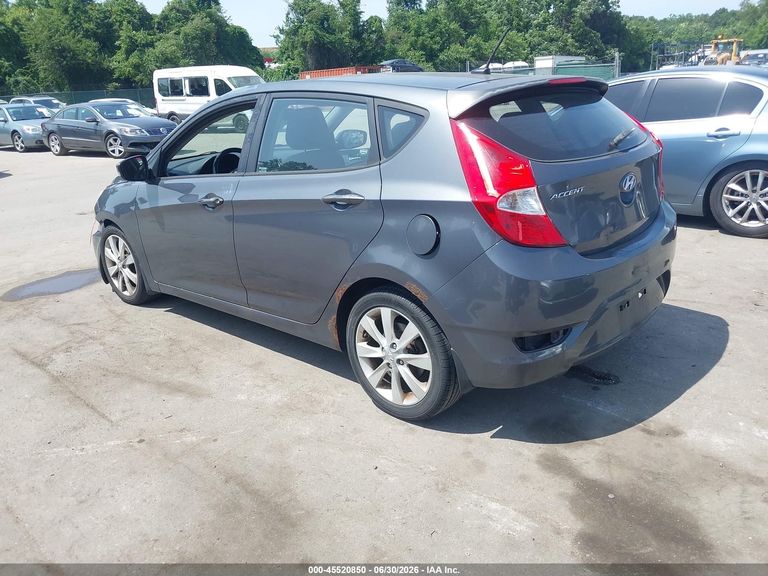 2013 Hyundai Accent Se Gray vin: KMHCU5AE9DU067389