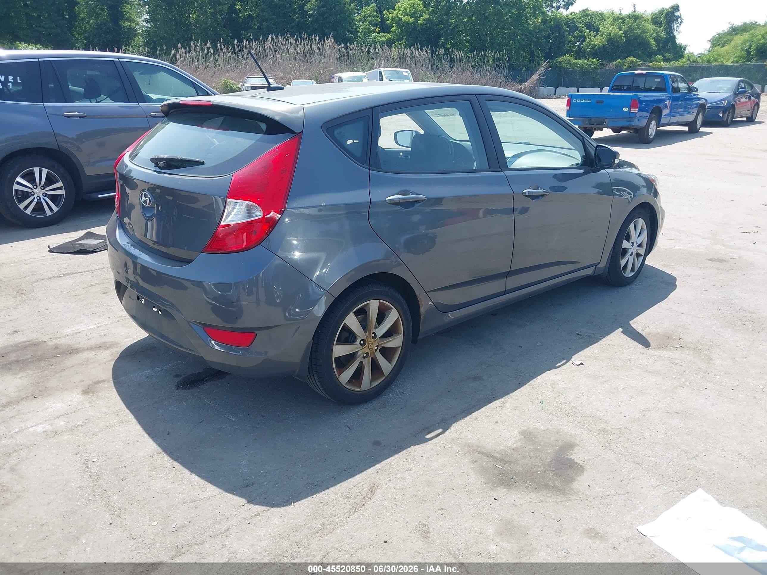 2013 Hyundai Accent Se Gray vin: KMHCU5AE9DU067389