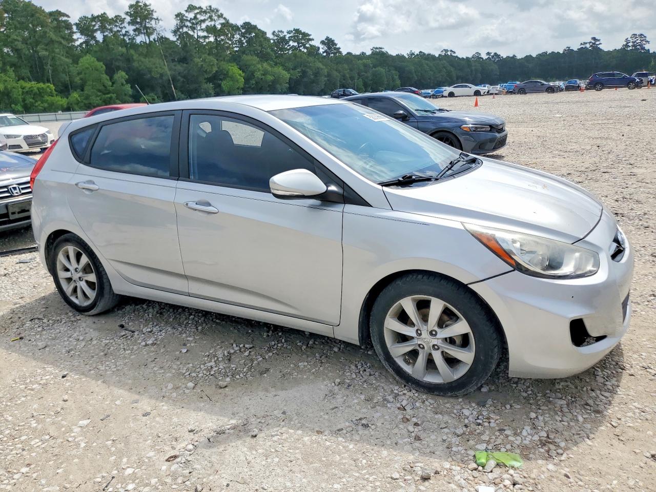 2013 Hyundai Accent Se Silver vin: KMHCU5AE9DU068879