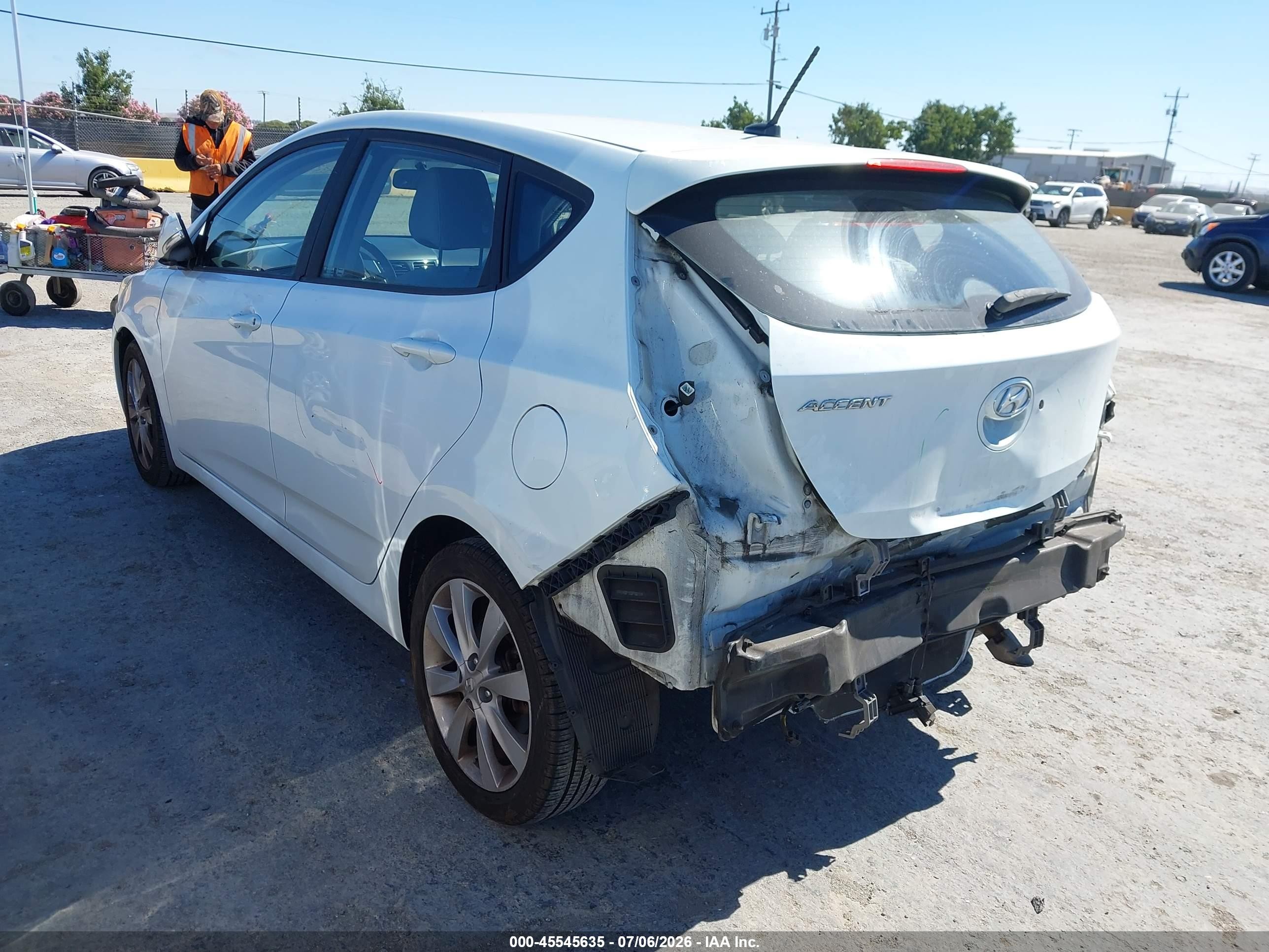 2013 Hyundai Accent Se White vin: KMHCU5AE9DU074231