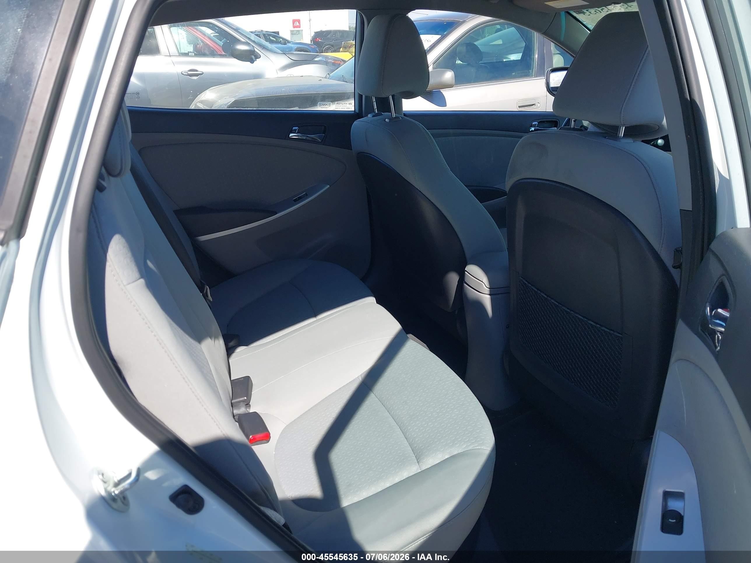 2013 Hyundai Accent Se White vin: KMHCU5AE9DU074231