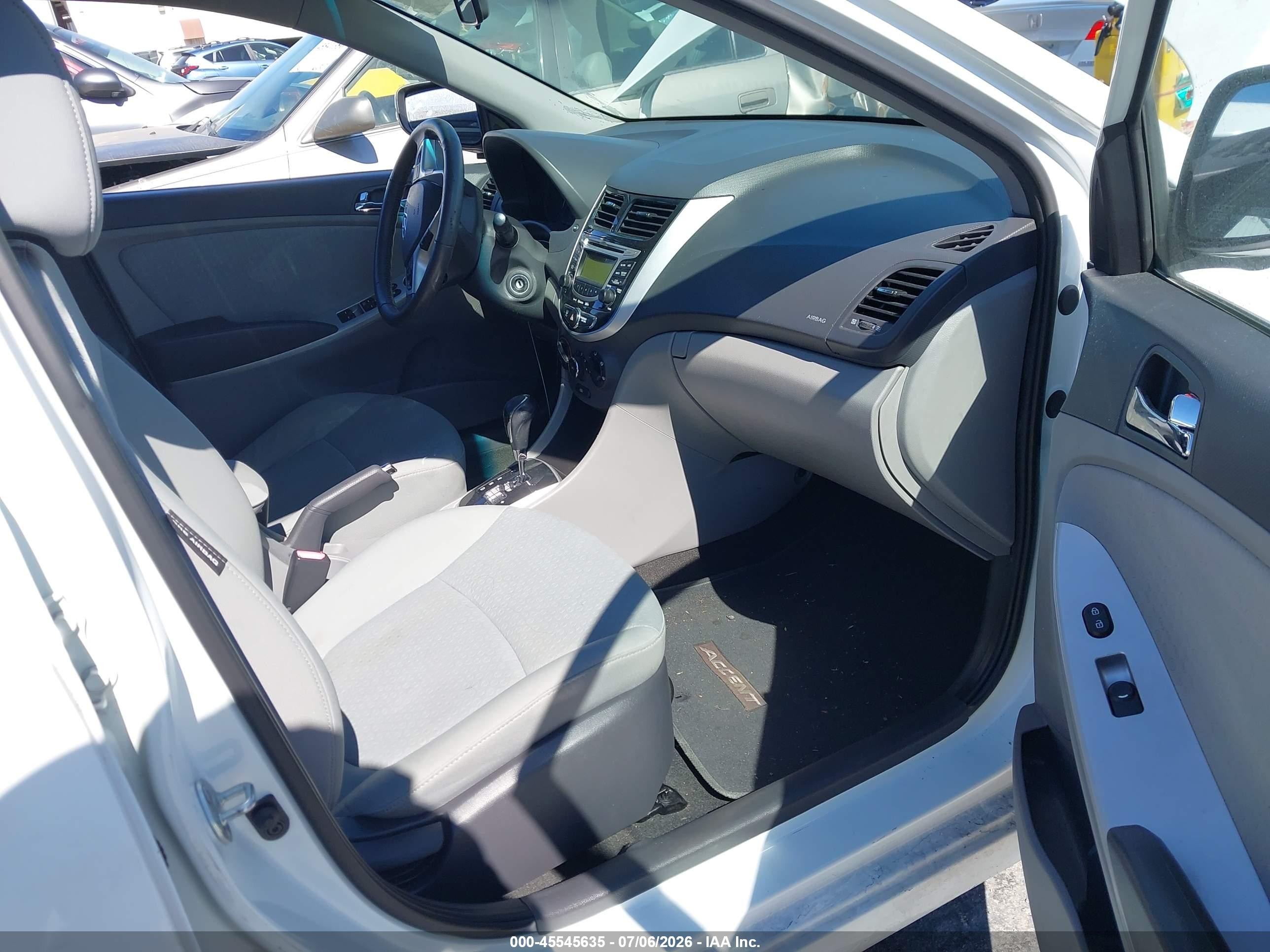 2013 Hyundai Accent Se White vin: KMHCU5AE9DU074231