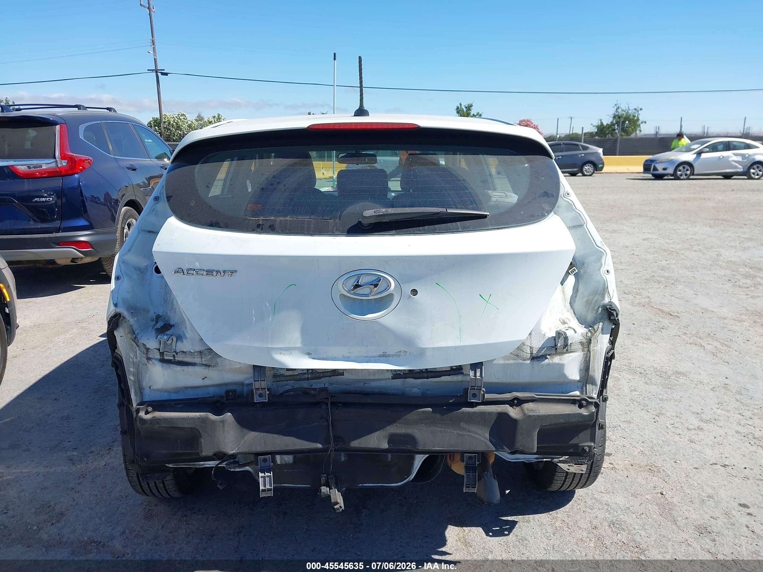 2013 Hyundai Accent Se White vin: KMHCU5AE9DU074231