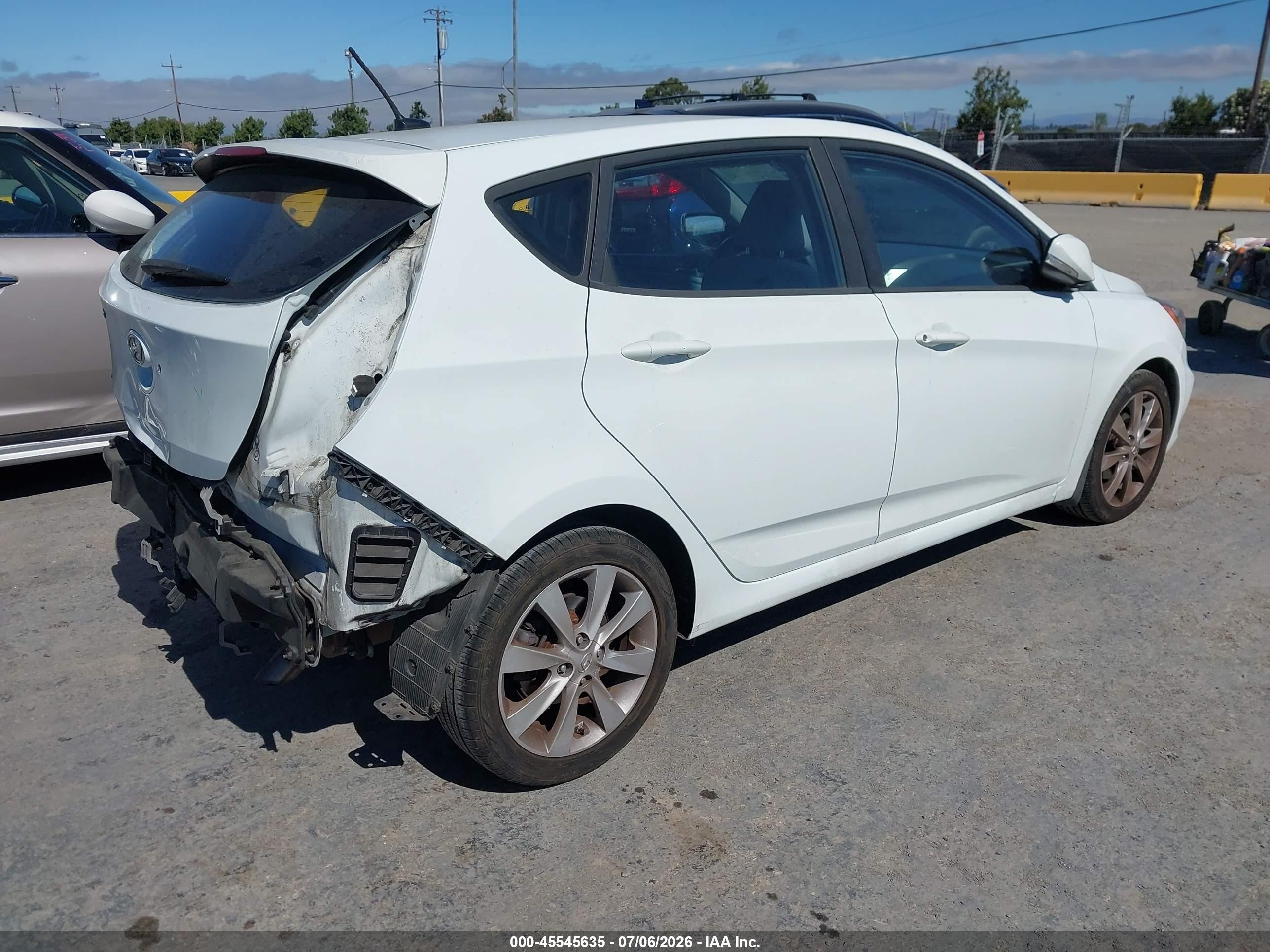 2013 Hyundai Accent Se White vin: KMHCU5AE9DU074231