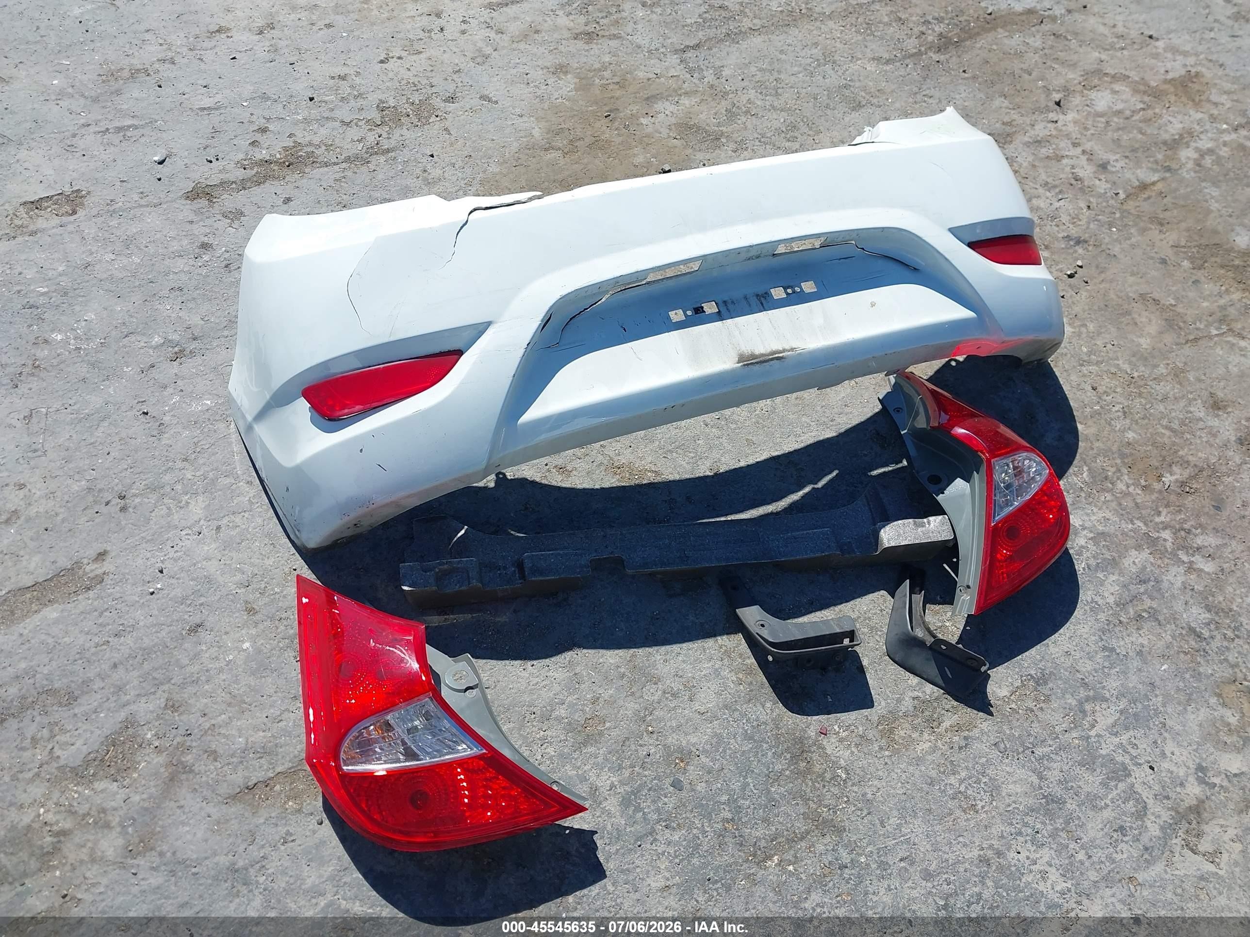2013 Hyundai Accent Se White vin: KMHCU5AE9DU074231