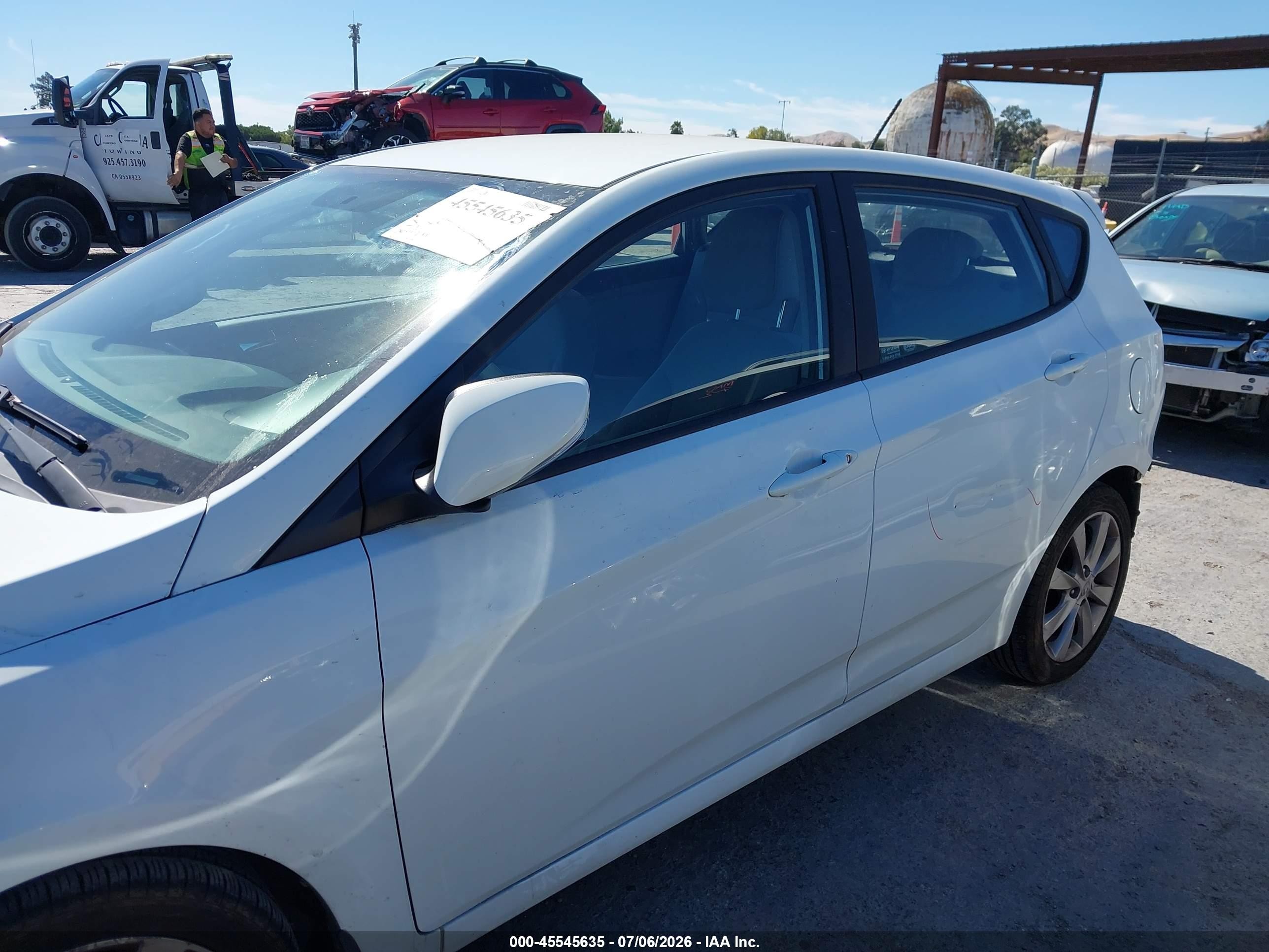 2013 Hyundai Accent Se White vin: KMHCU5AE9DU074231