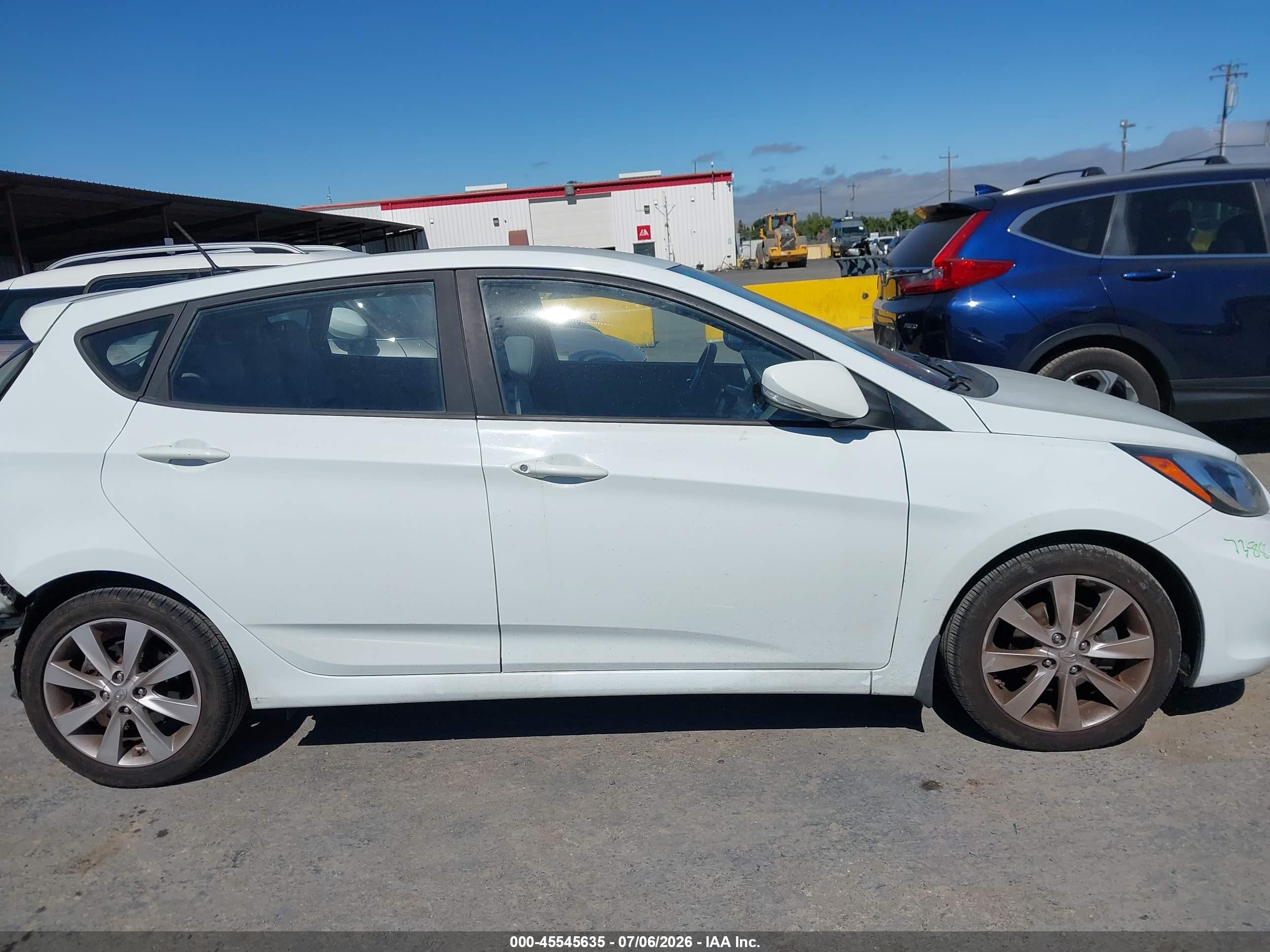2013 Hyundai Accent Se White vin: KMHCU5AE9DU074231