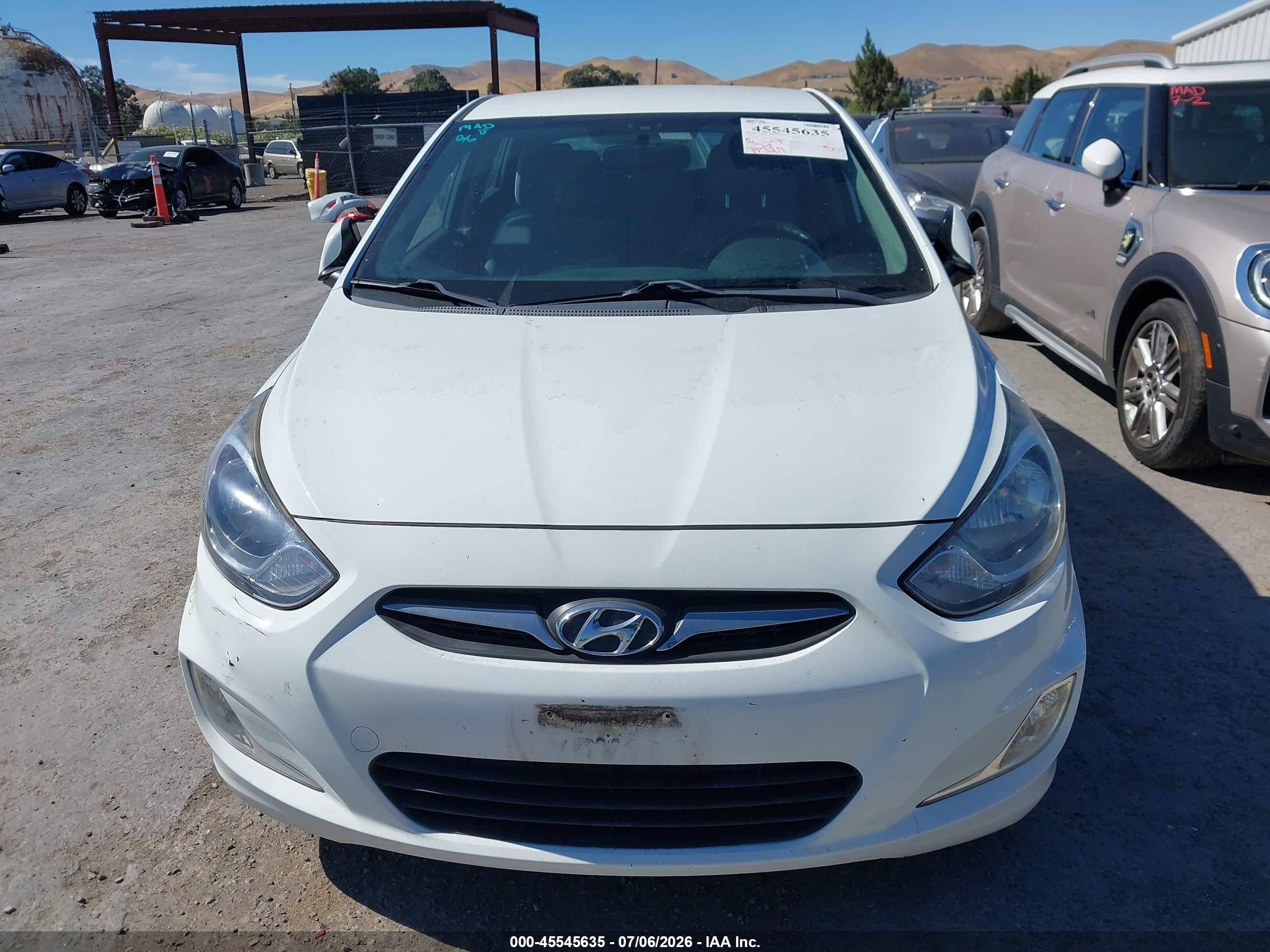 2013 Hyundai Accent Se White vin: KMHCU5AE9DU074231