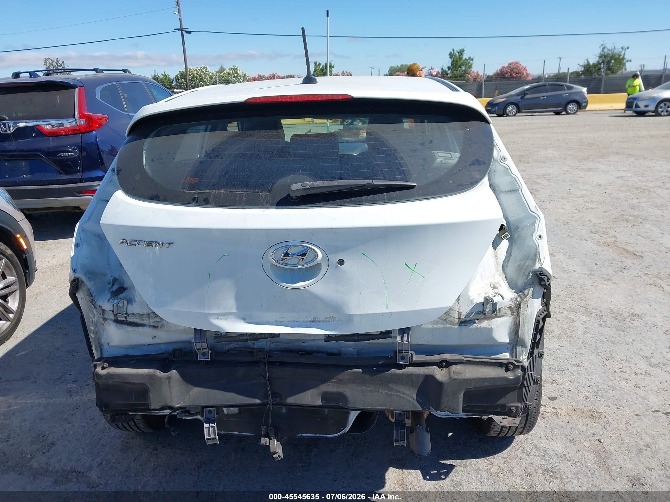 2013 Hyundai Accent Se White vin: KMHCU5AE9DU074231