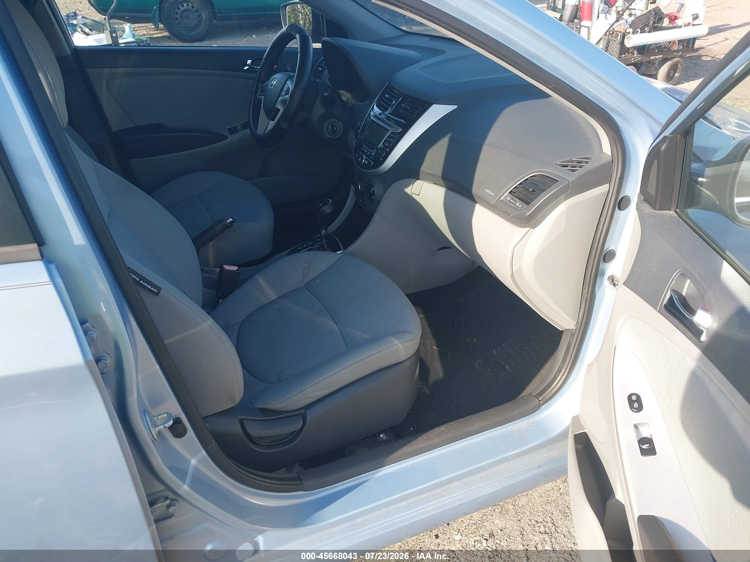 2013 Hyundai Accent Se Light Blue vin: KMHCU5AE9DU074357