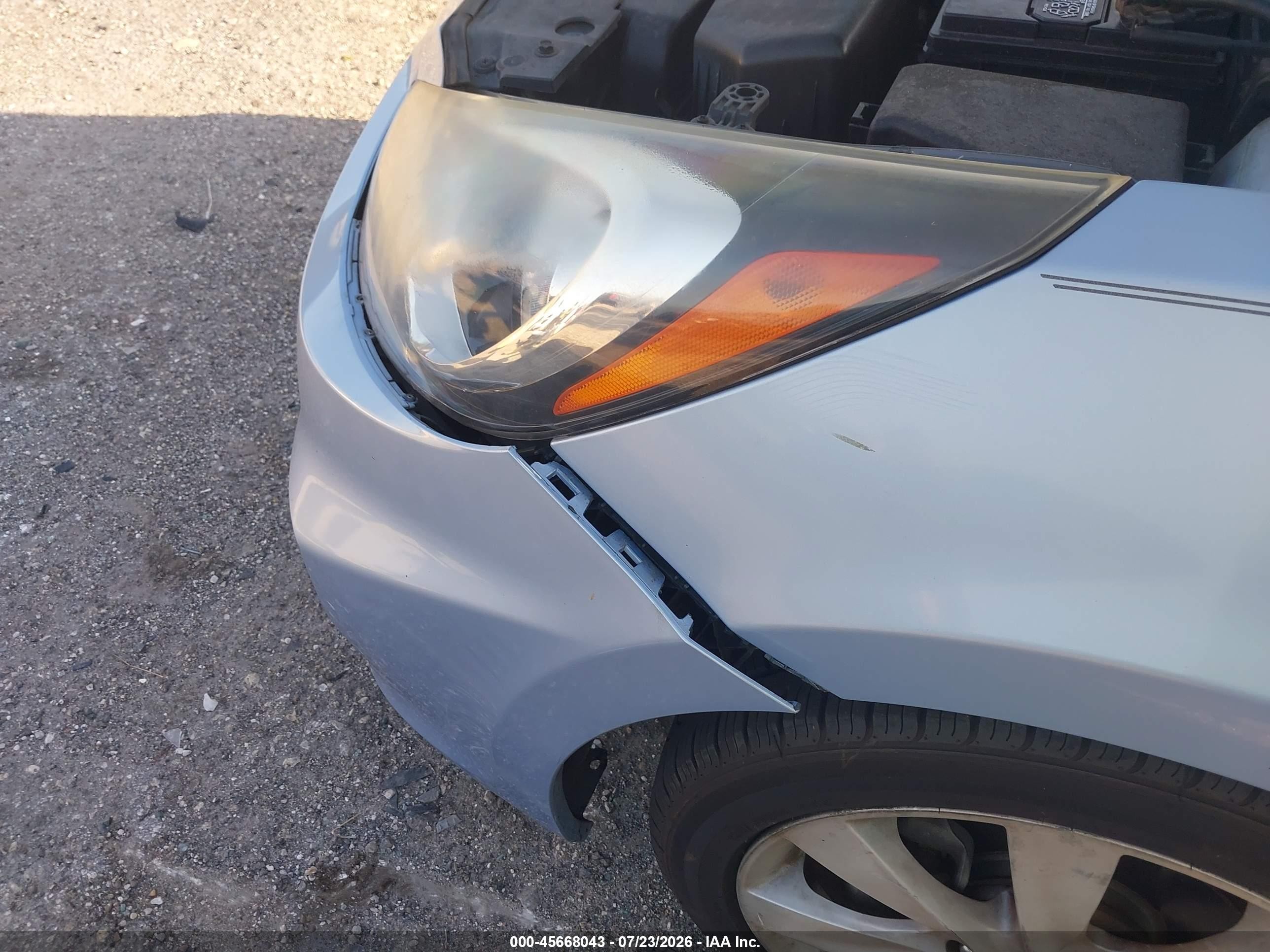 2013 Hyundai Accent Se Light Blue vin: KMHCU5AE9DU074357